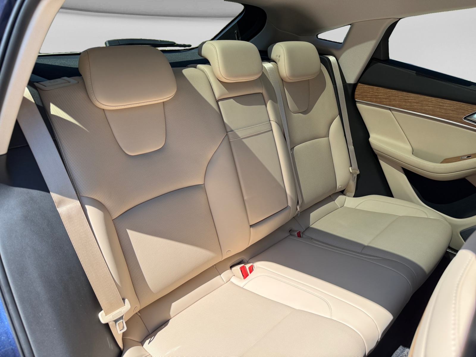 SERES Seres 5 80 kWh AWD-image-17