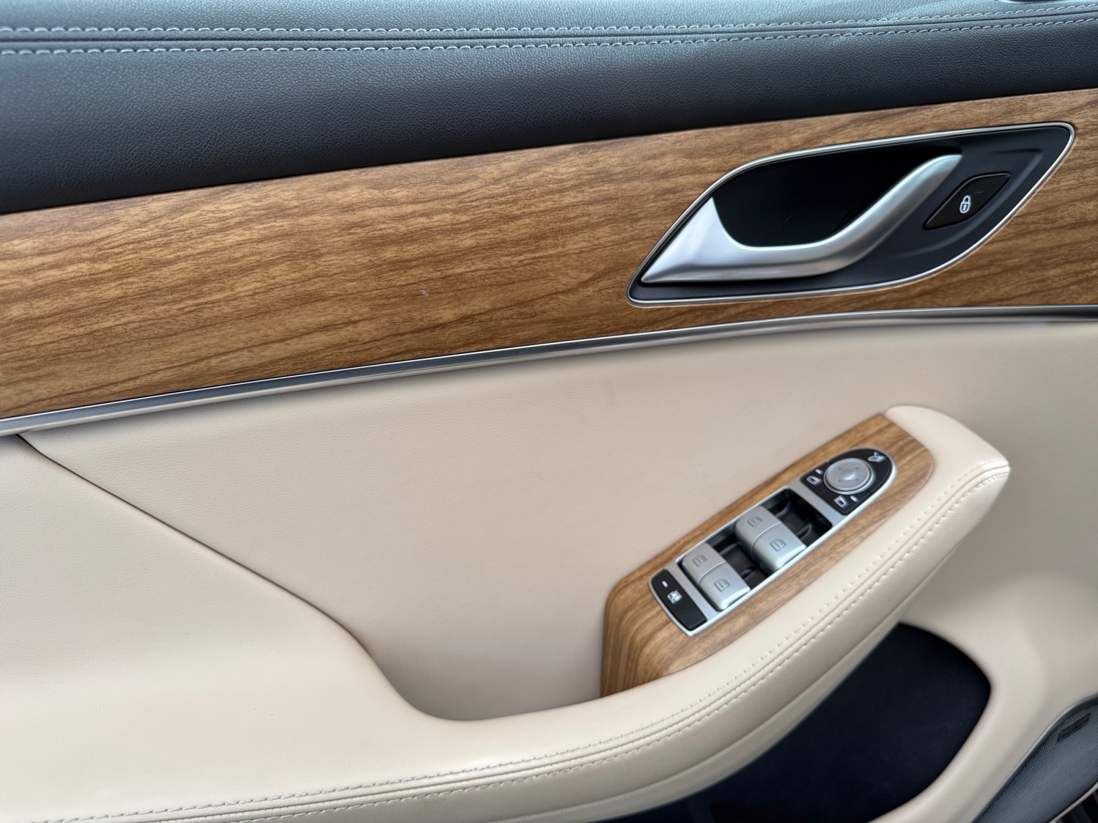 SERES Seres 5 80 kWh AWD-image-10