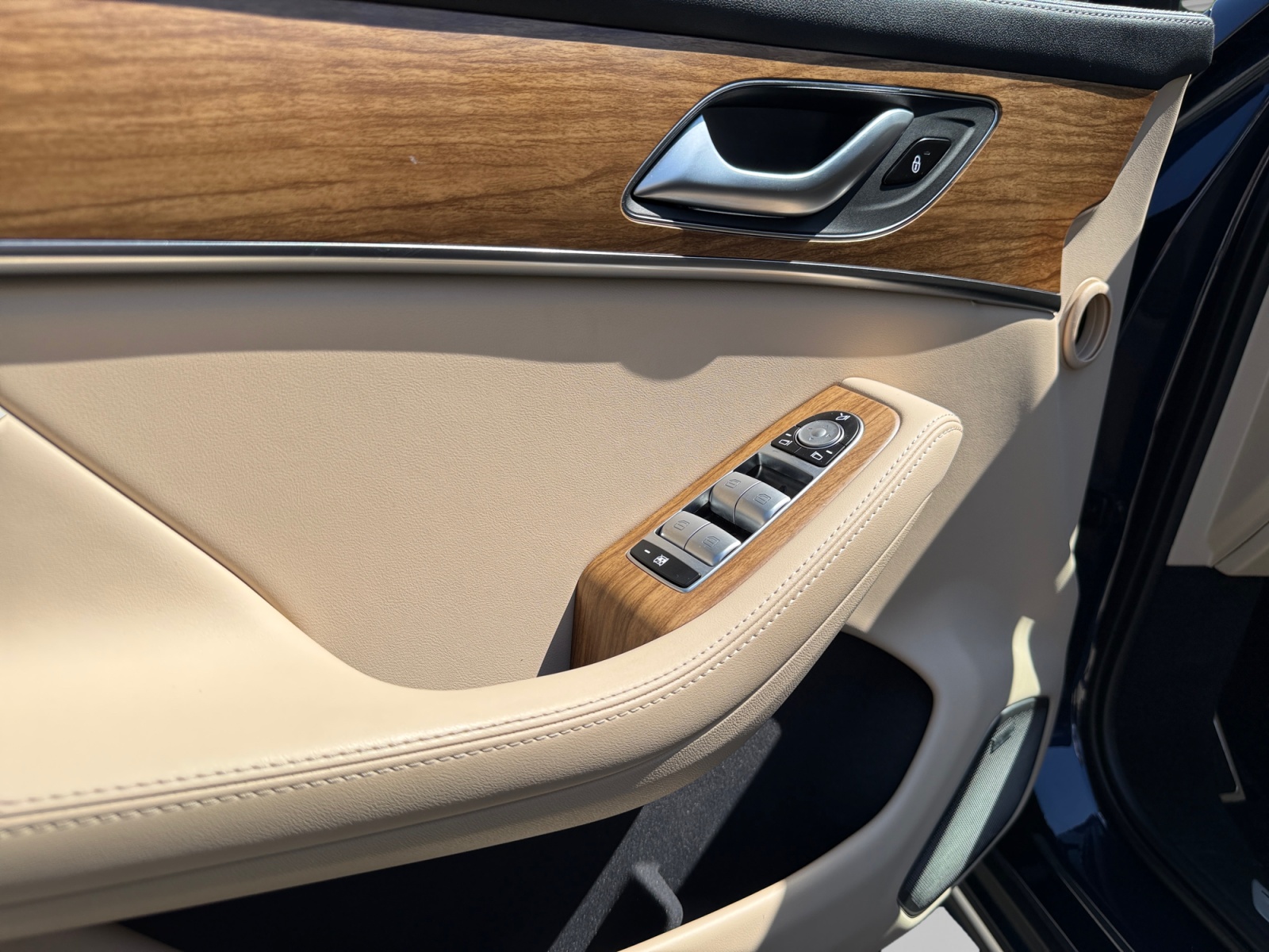 SERES Seres 5 80 kWh AWD-image-10