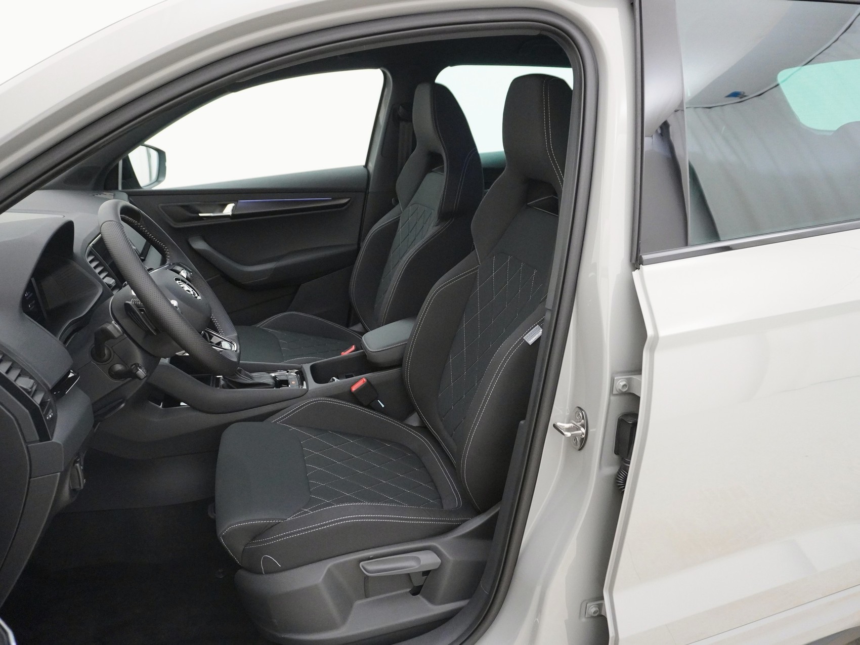 SKODA Karoq 1.5 TSI SportLine DSG-image-12