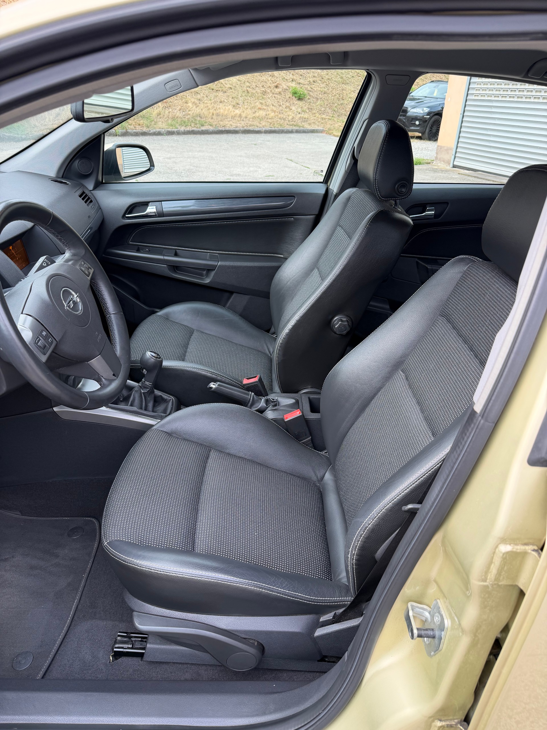 OPEL Astra 1.8i 16V Essentia-image-8