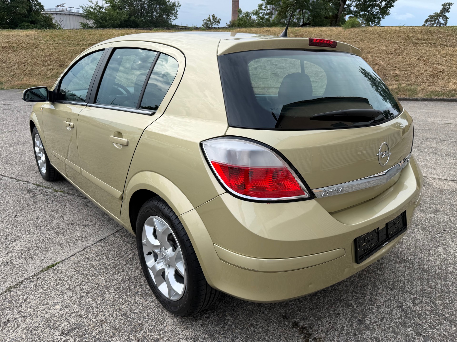 OPEL Astra 1.8i 16V Essentia-image-2