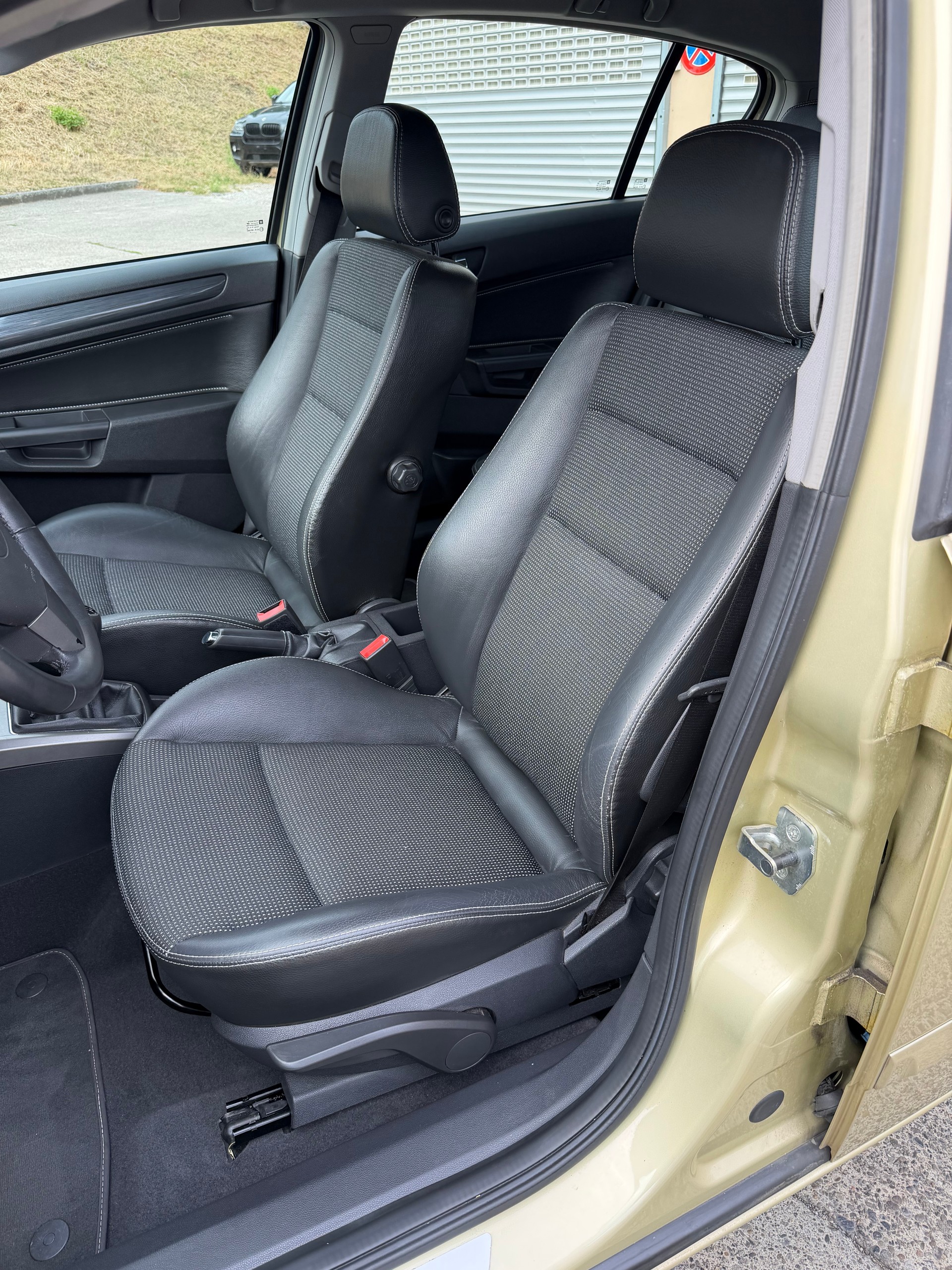 OPEL Astra 1.8i 16V Essentia-image-12