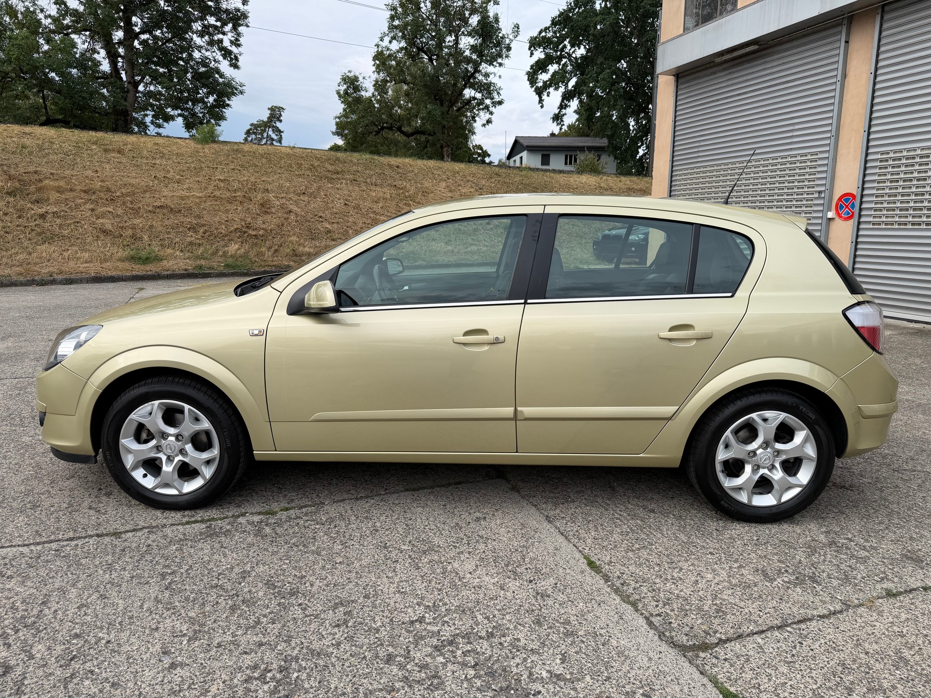 OPEL Astra 1.8i 16V Essentia-image-1
