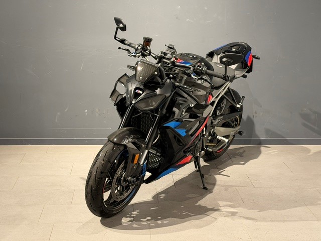 BMW M 1000 R-showroom-element-2