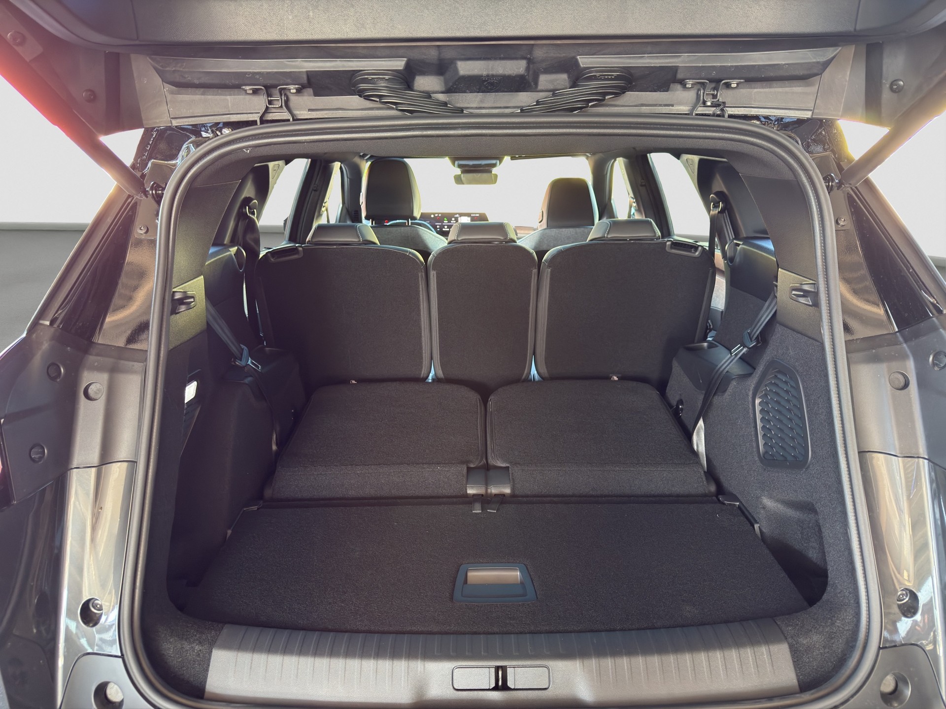 PEUGEOT 5008 1.2 Hybrid GT-image-15