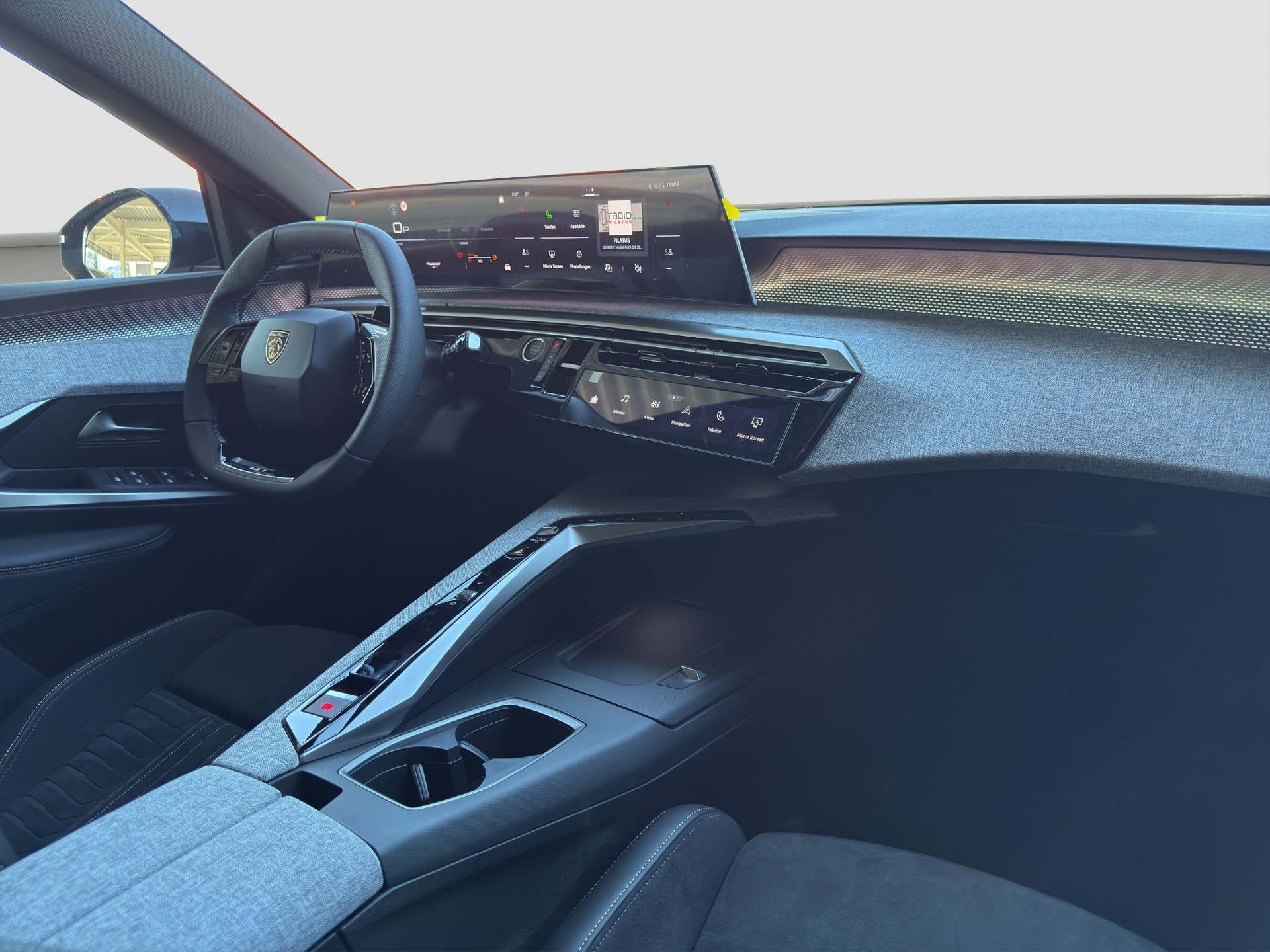 PEUGEOT 5008 1.2 Hybrid GT-image-13