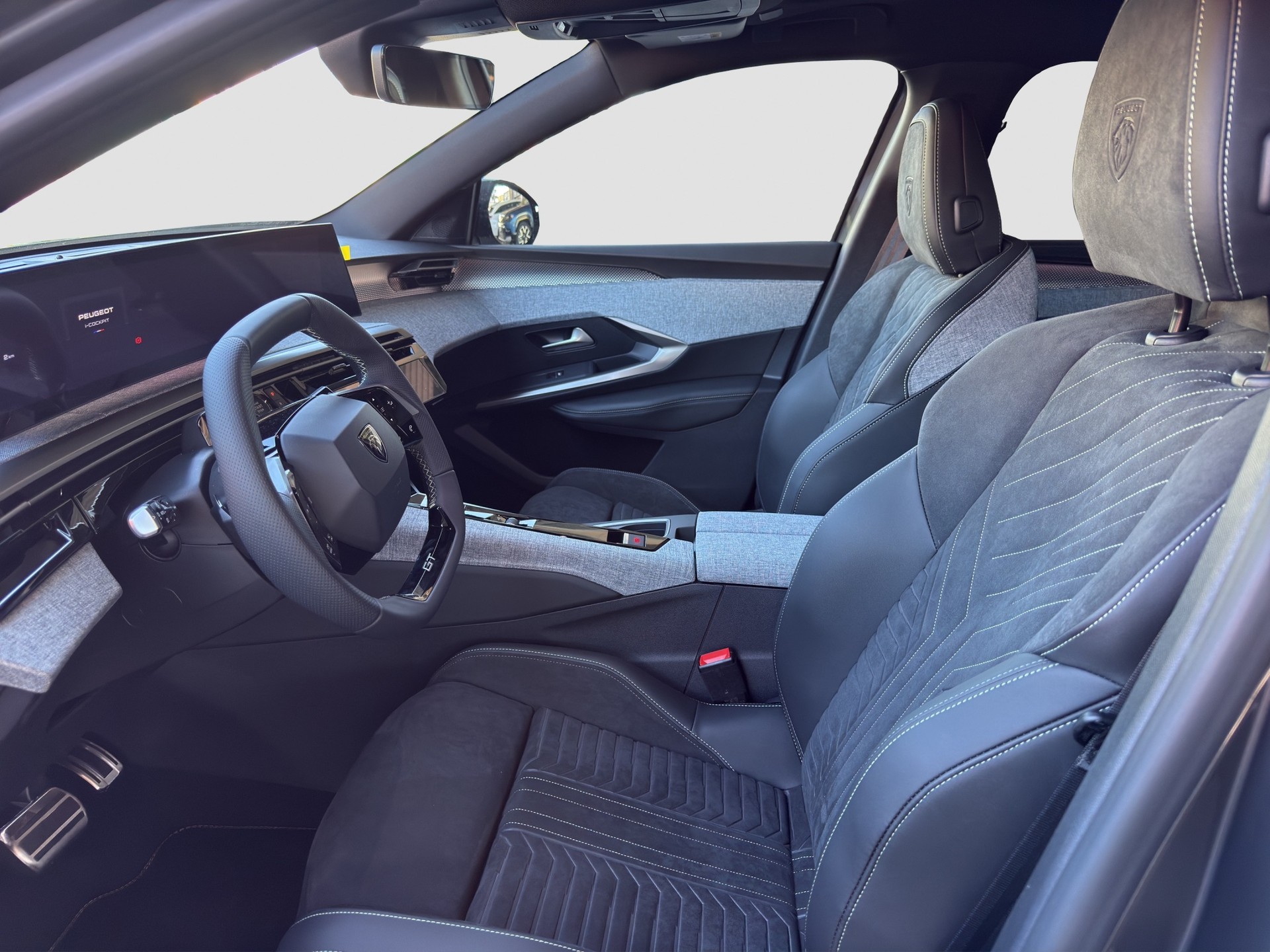 PEUGEOT 5008 1.2 Hybrid GT-image-8