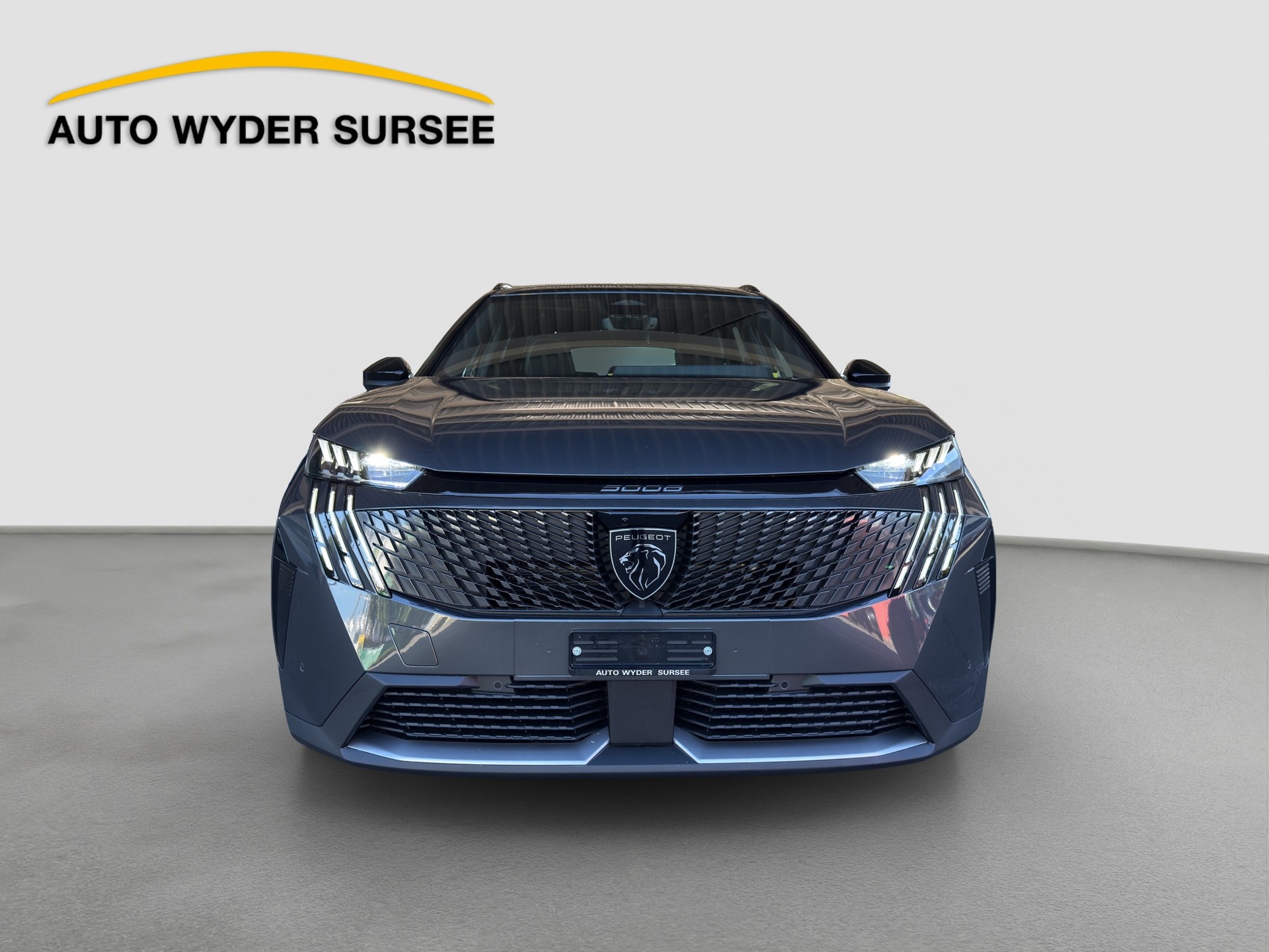 PEUGEOT 5008 1.2 Hybrid GT-image-1