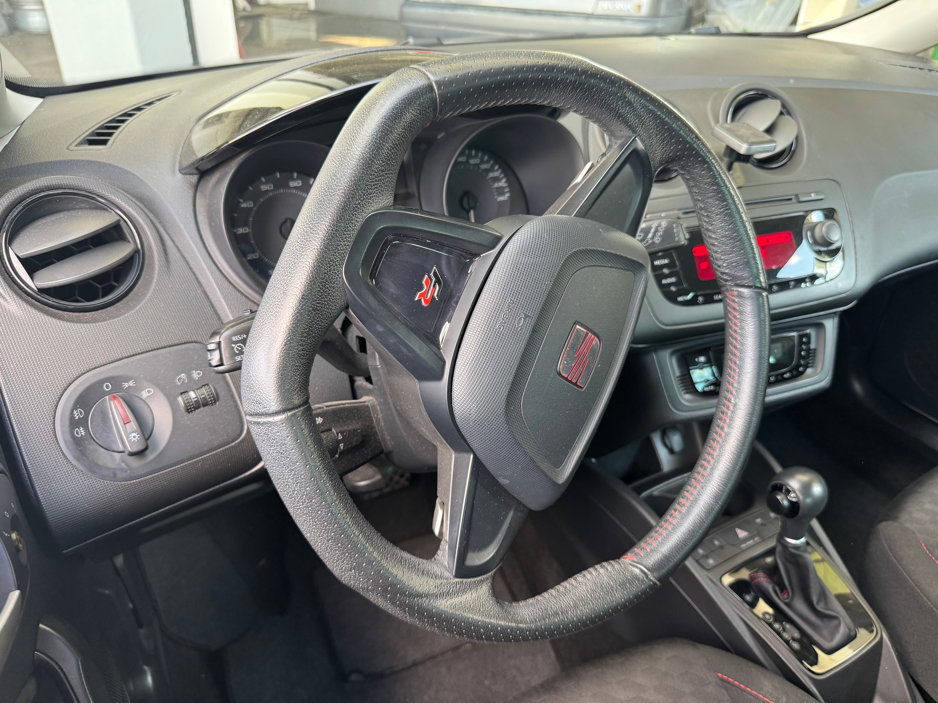 SEAT Ibiza 1.4 TSI FR-image-14