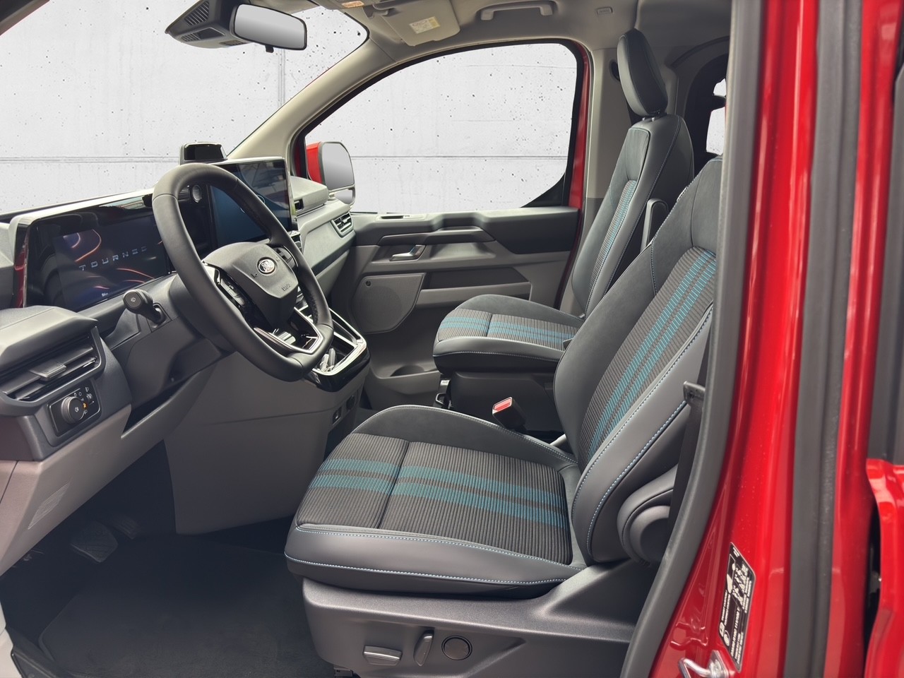 FORD Tourneo C Bus 320 L1 2.0 EcoBlue 170 Sport-image-8