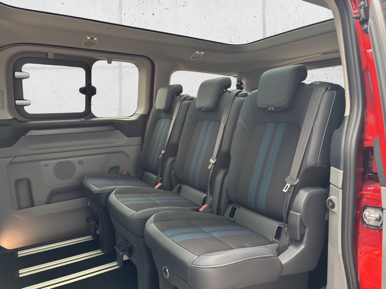 FORD Tourneo C Bus 320 L1 2.0 EcoBlue 170 Sport-image-7