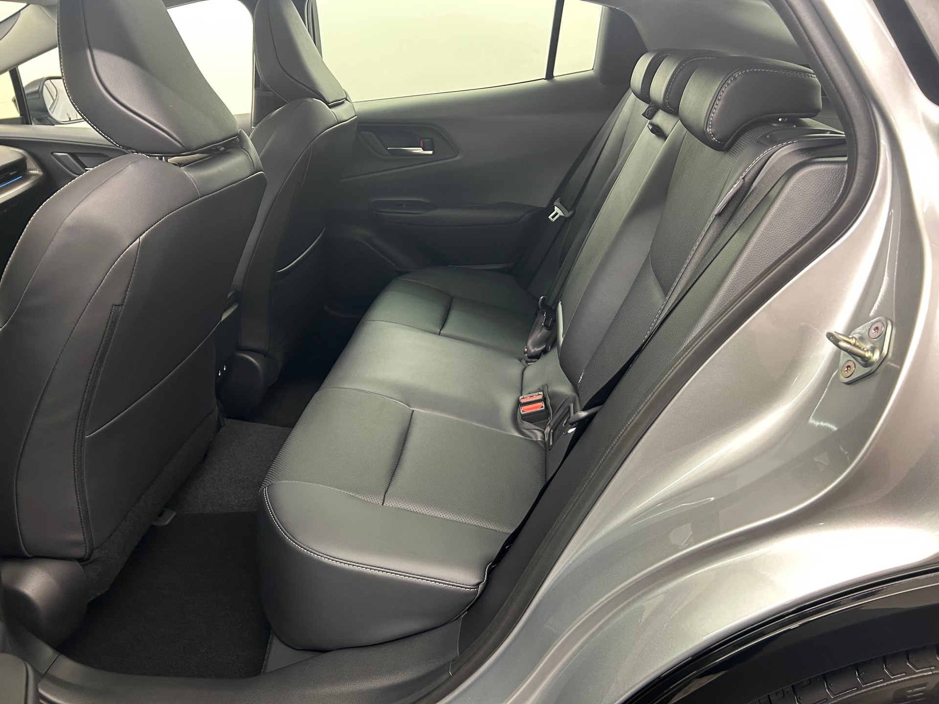 TOYOTA Prius 2.0 Plug-In-Hybrid Premium-image-5