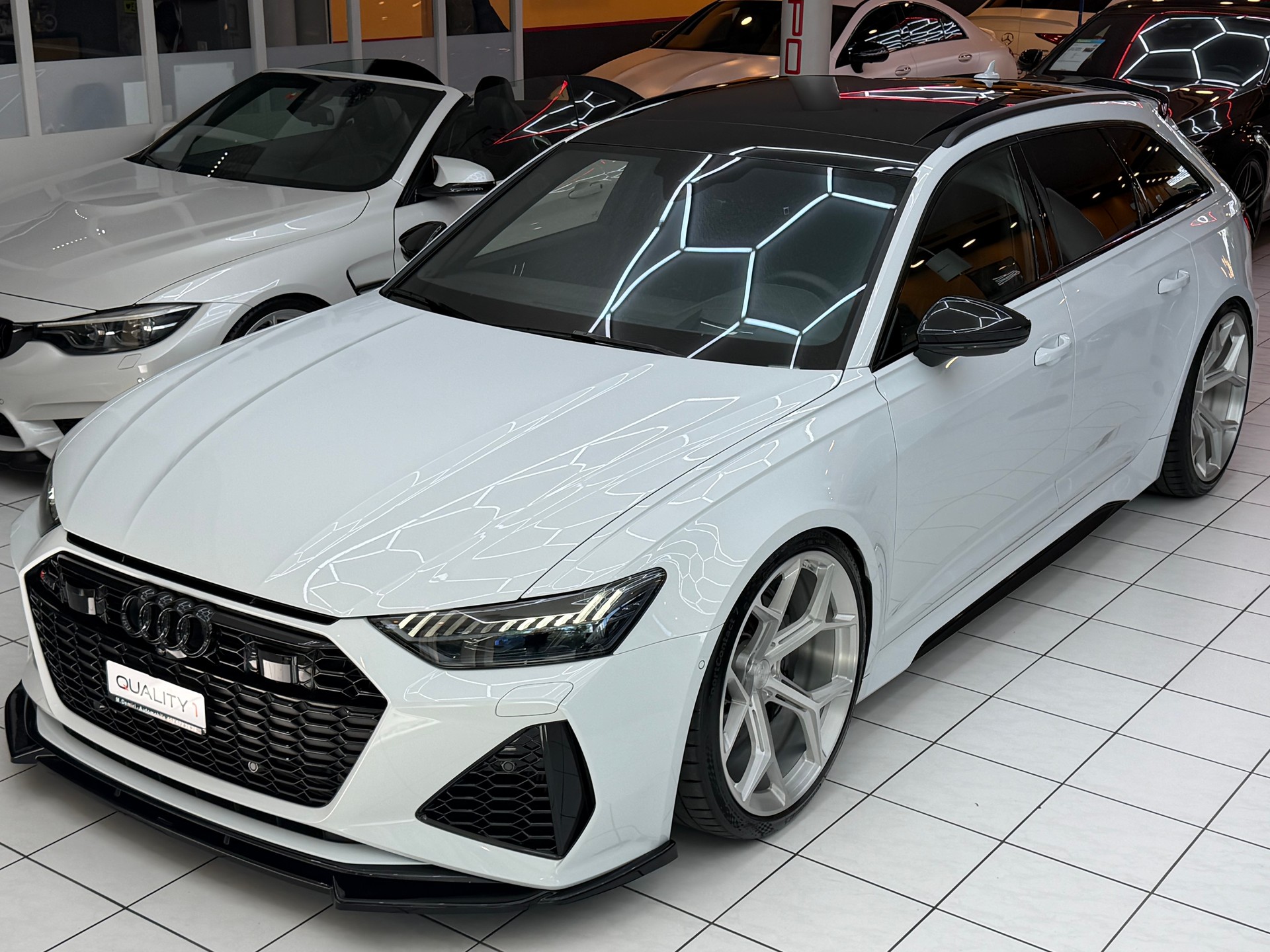 AUDI RS6 Avant 4.0 V8 TFSI quattro T-Tronic-image-5