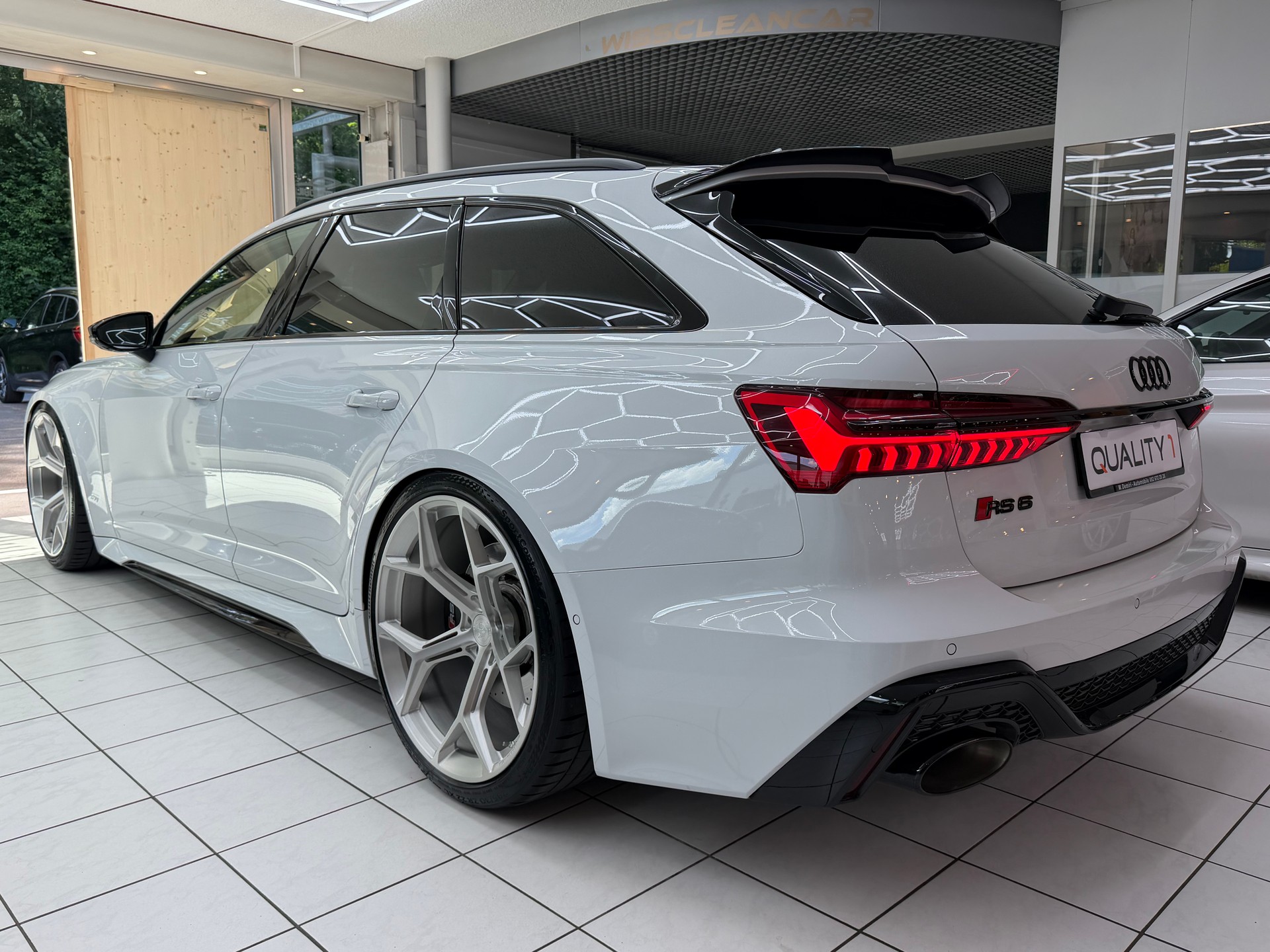AUDI RS6 Avant 4.0 V8 TFSI quattro T-Tronic-image-6