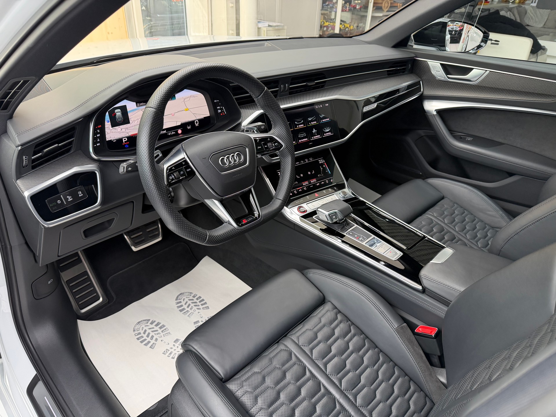 AUDI RS6 Avant 4.0 V8 TFSI quattro T-Tronic-image-10