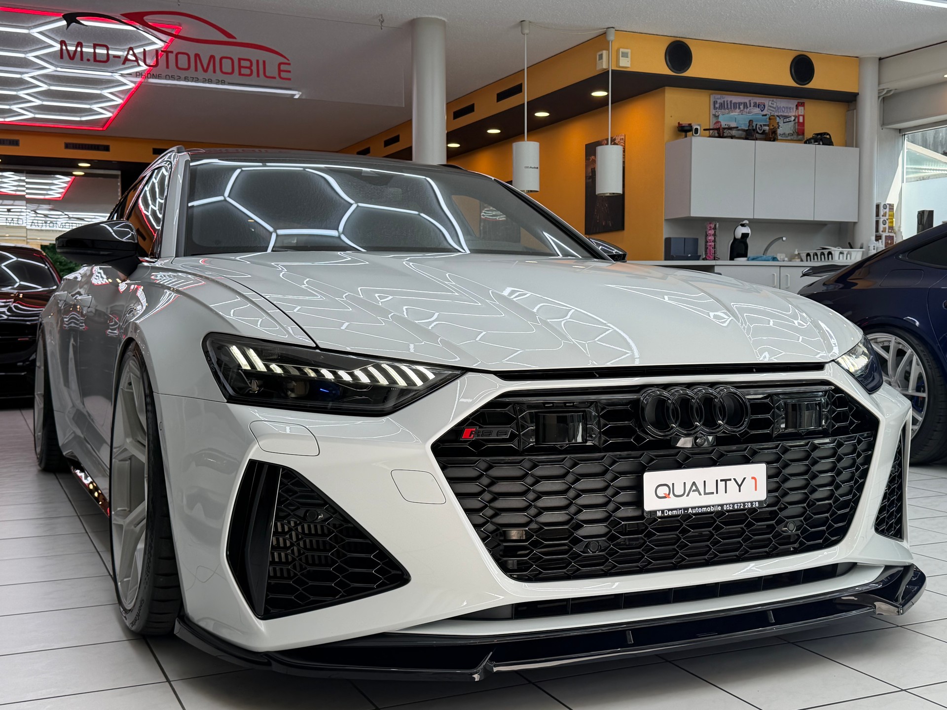 AUDI RS6 Avant 4.0 V8 TFSI quattro T-Tronic-image-2
