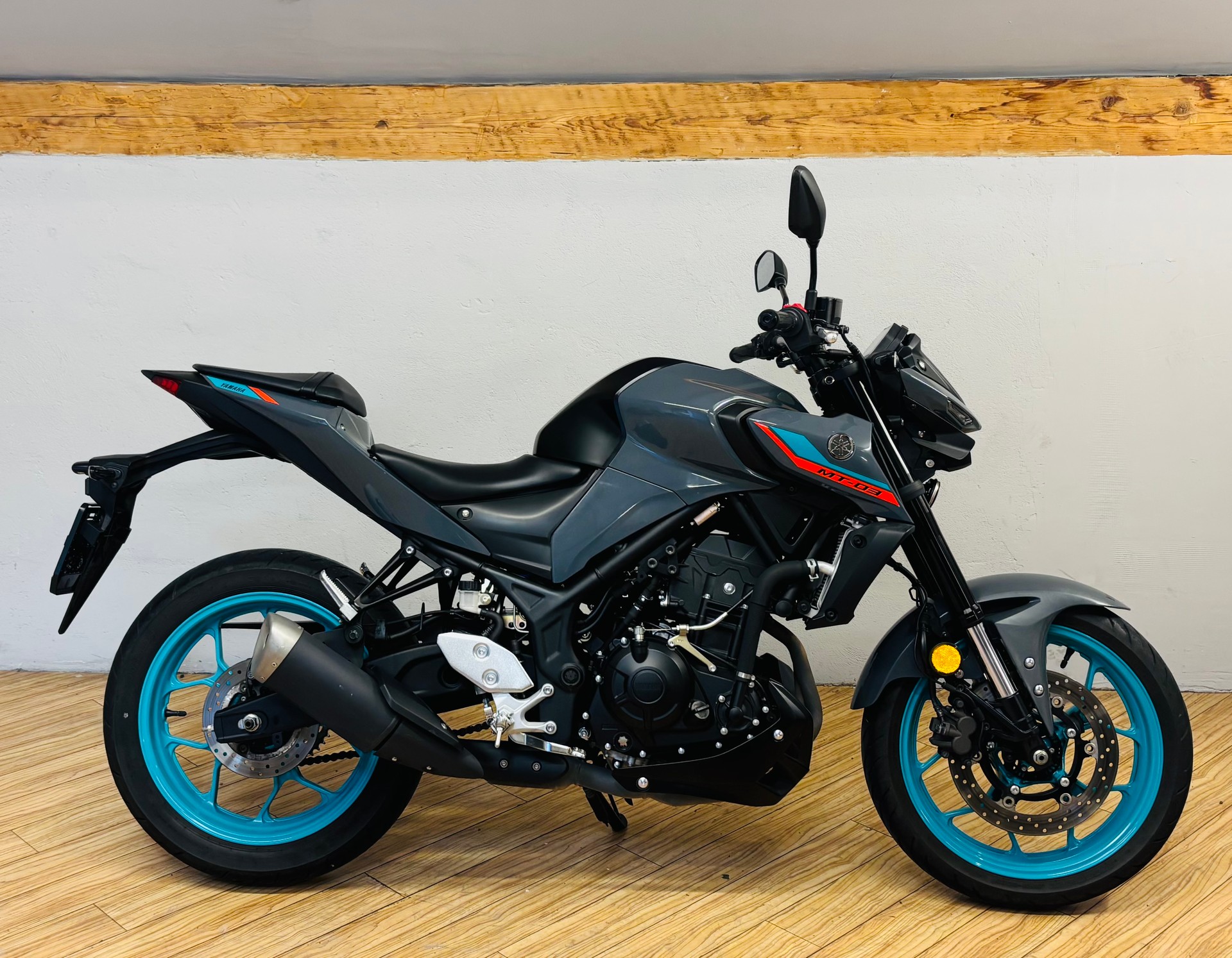 YAMAHA MT-03 ABS-showroom-element-1