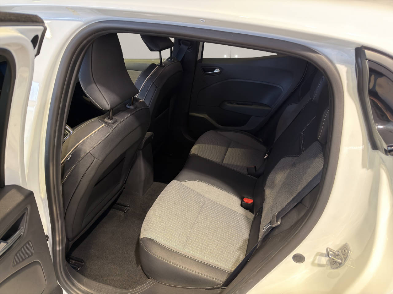 RENAULT Clio 1.0 TCe techno-image-5