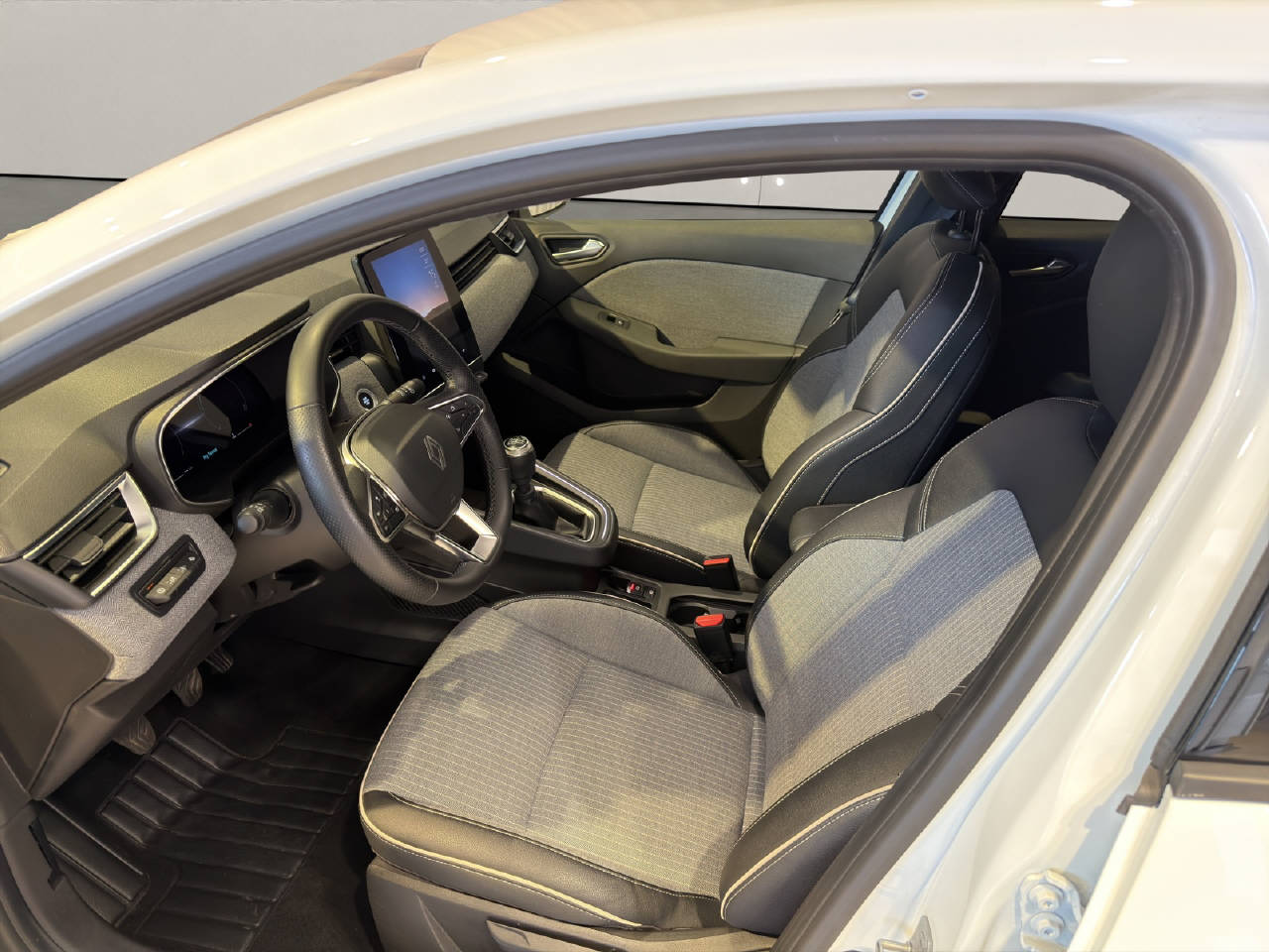 RENAULT Clio 1.0 TCe techno-image-4