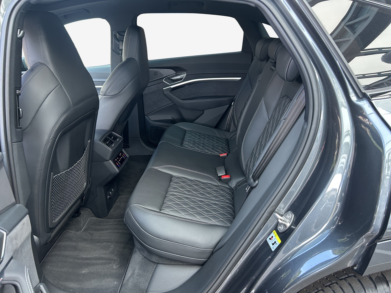AUDI e-tron 55 Sportback S Line Black Edition quattro-image-11