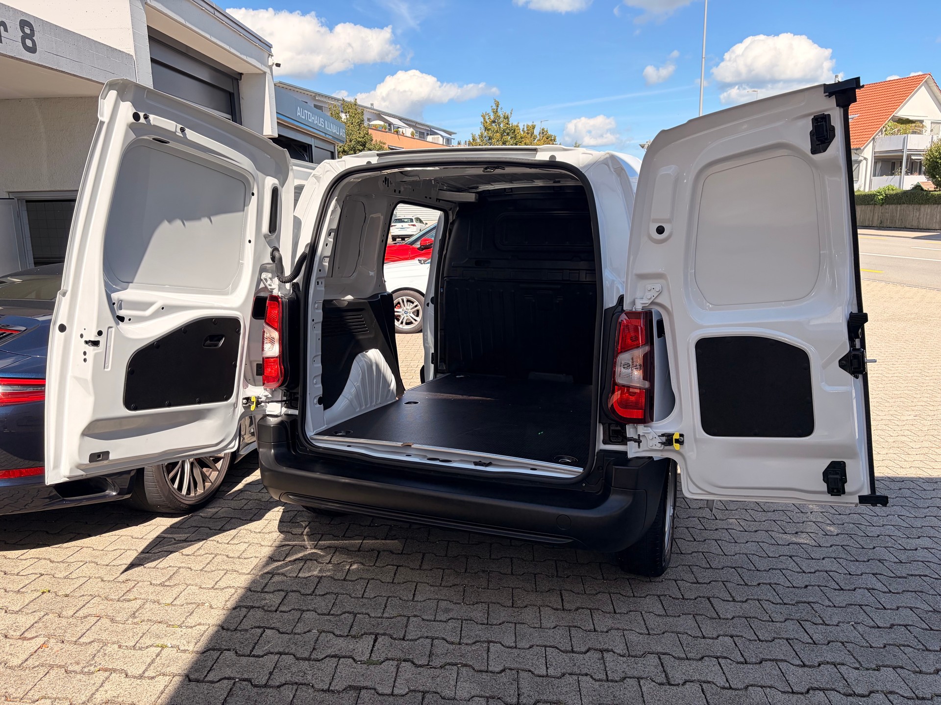 TOYOTA Proace City Van 1.2 Active Medium-image-8
