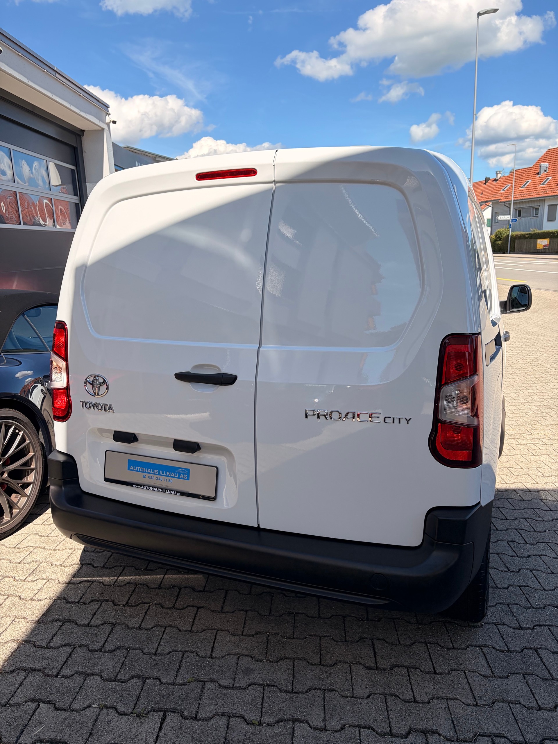 TOYOTA Proace City Van 1.2 Active Medium-image-2