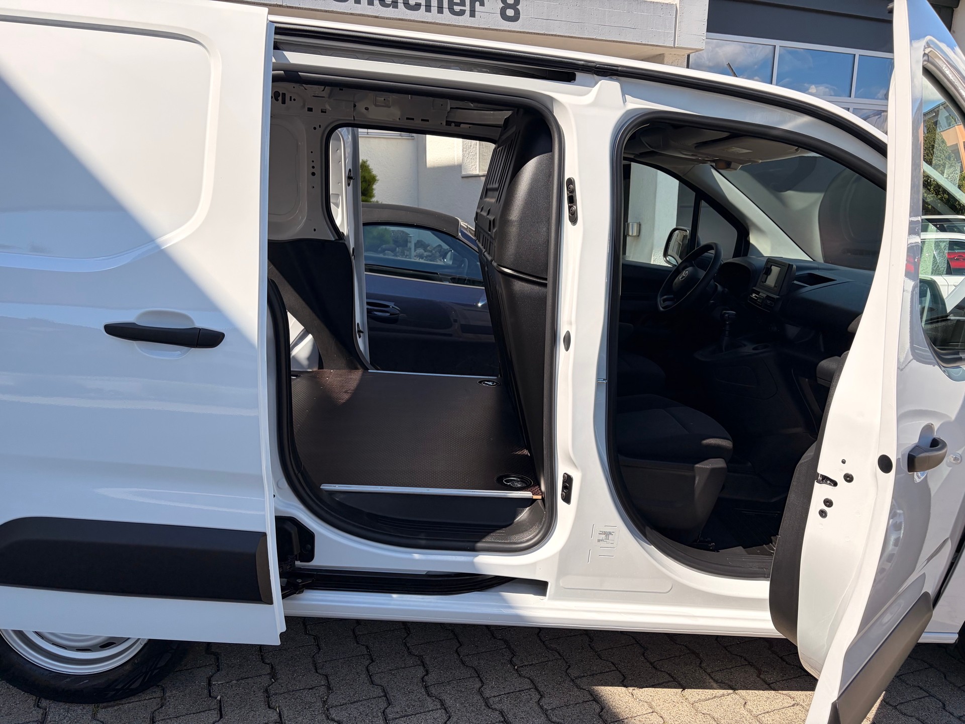 TOYOTA Proace City Van 1.2 Active Medium-image-7