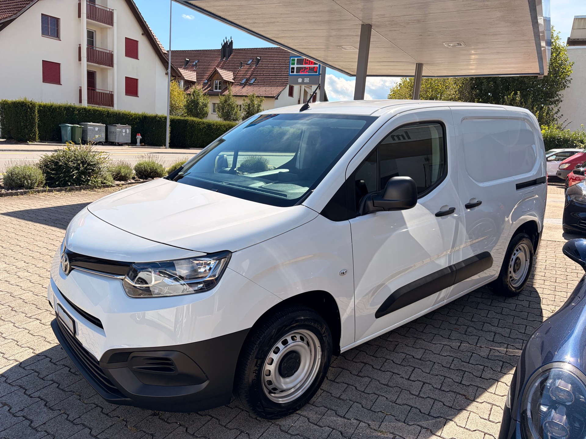 TOYOTA Proace City Van 1.2 Active Medium-image-3