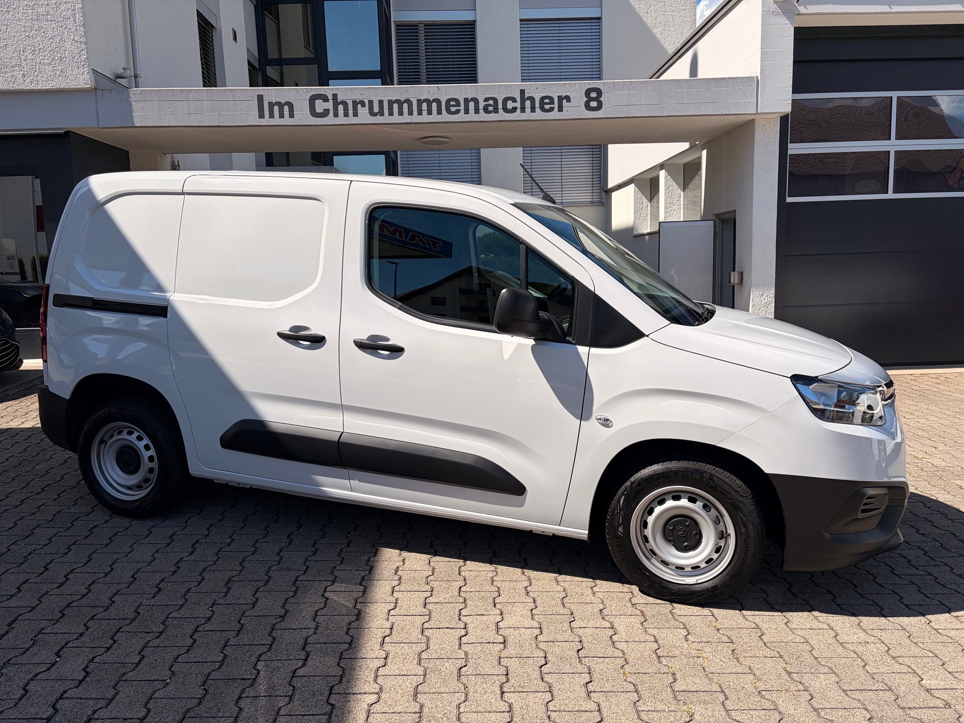 TOYOTA Proace City Van 1.2 Active Medium-image-1