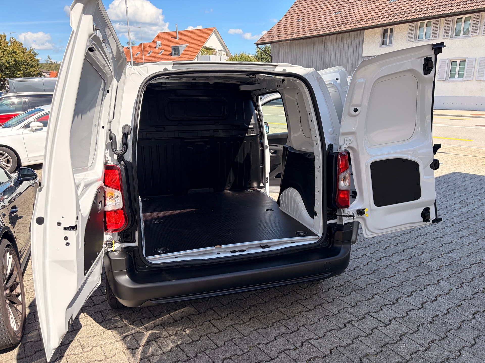 TOYOTA Proace City Van 1.2 Active Medium-image-6