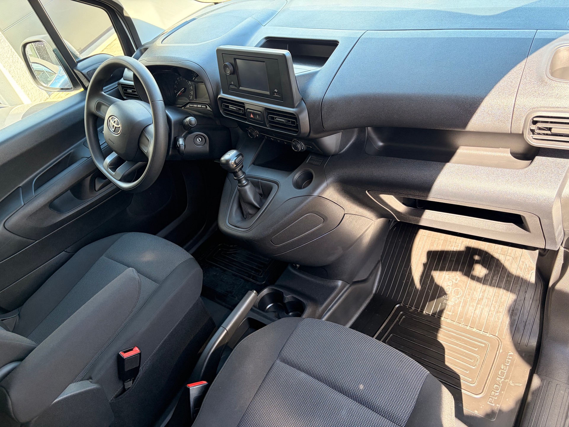 TOYOTA Proace City Van 1.2 Active Medium-image-4