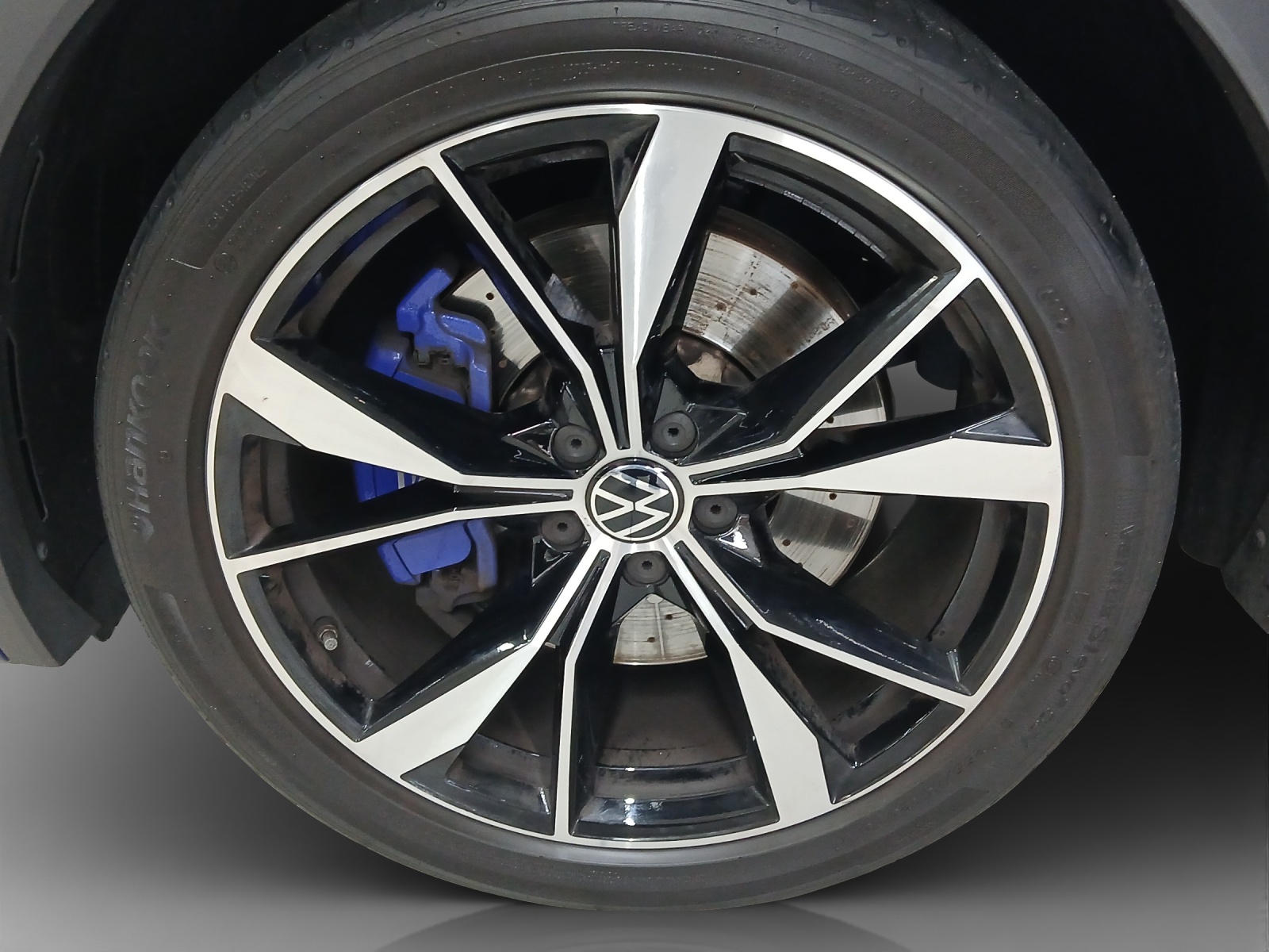 VW Tiguan 2.0TSI R 4Motion DSG-image-13