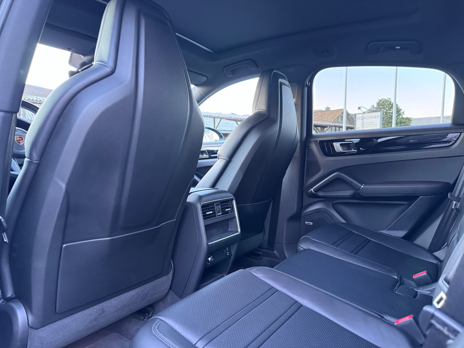 PORSCHE Cayenne Coupé E-Hybrid-image-7