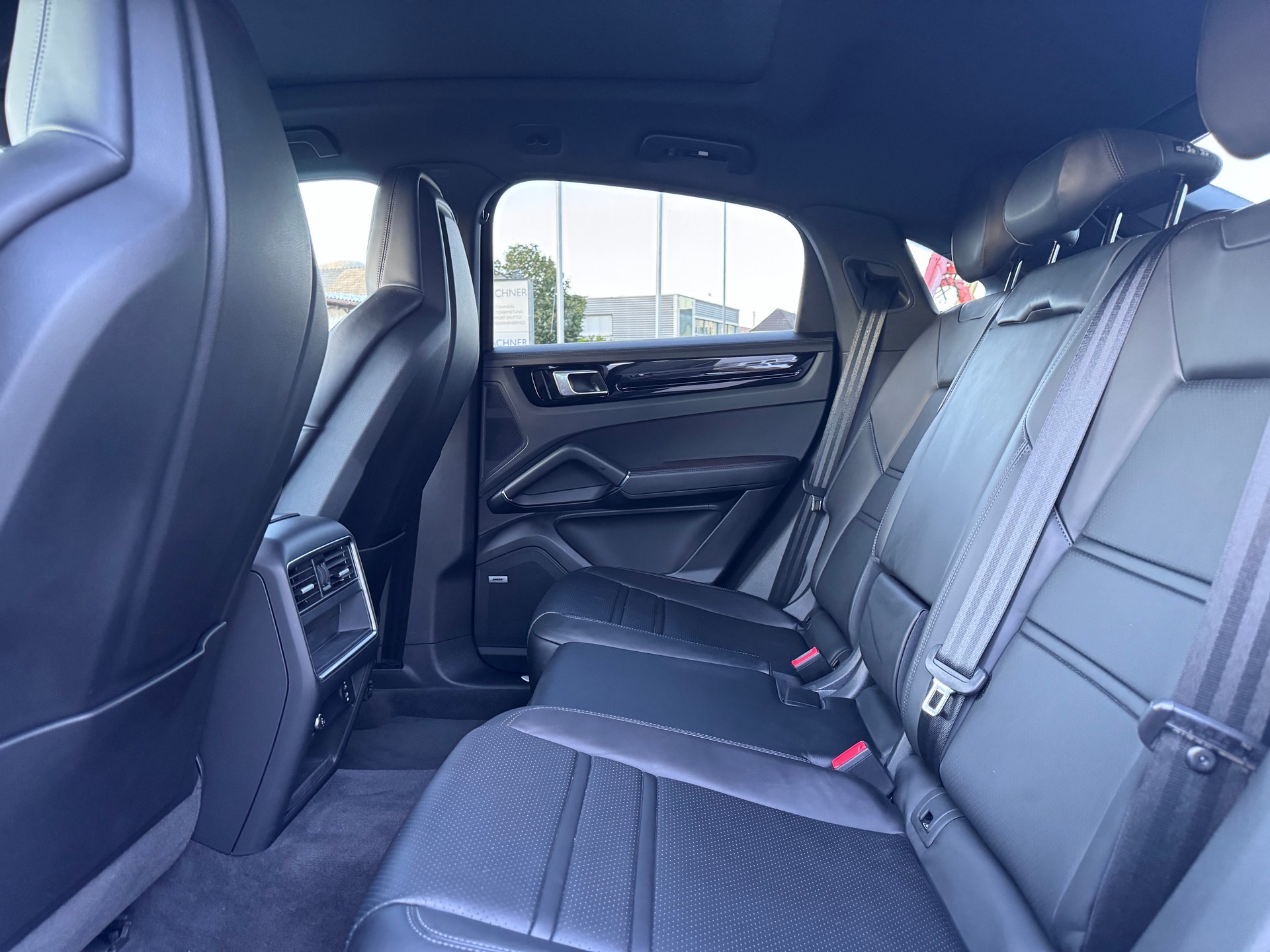 PORSCHE Cayenne Coupé E-Hybrid-image-6