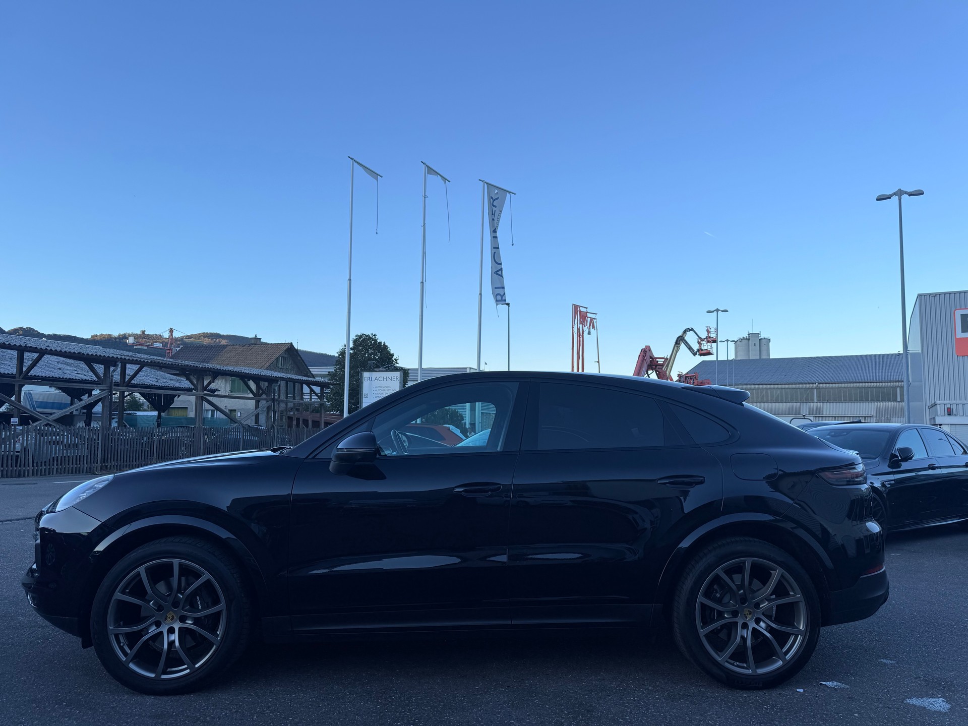 PORSCHE Cayenne Coupé E-Hybrid-image-2