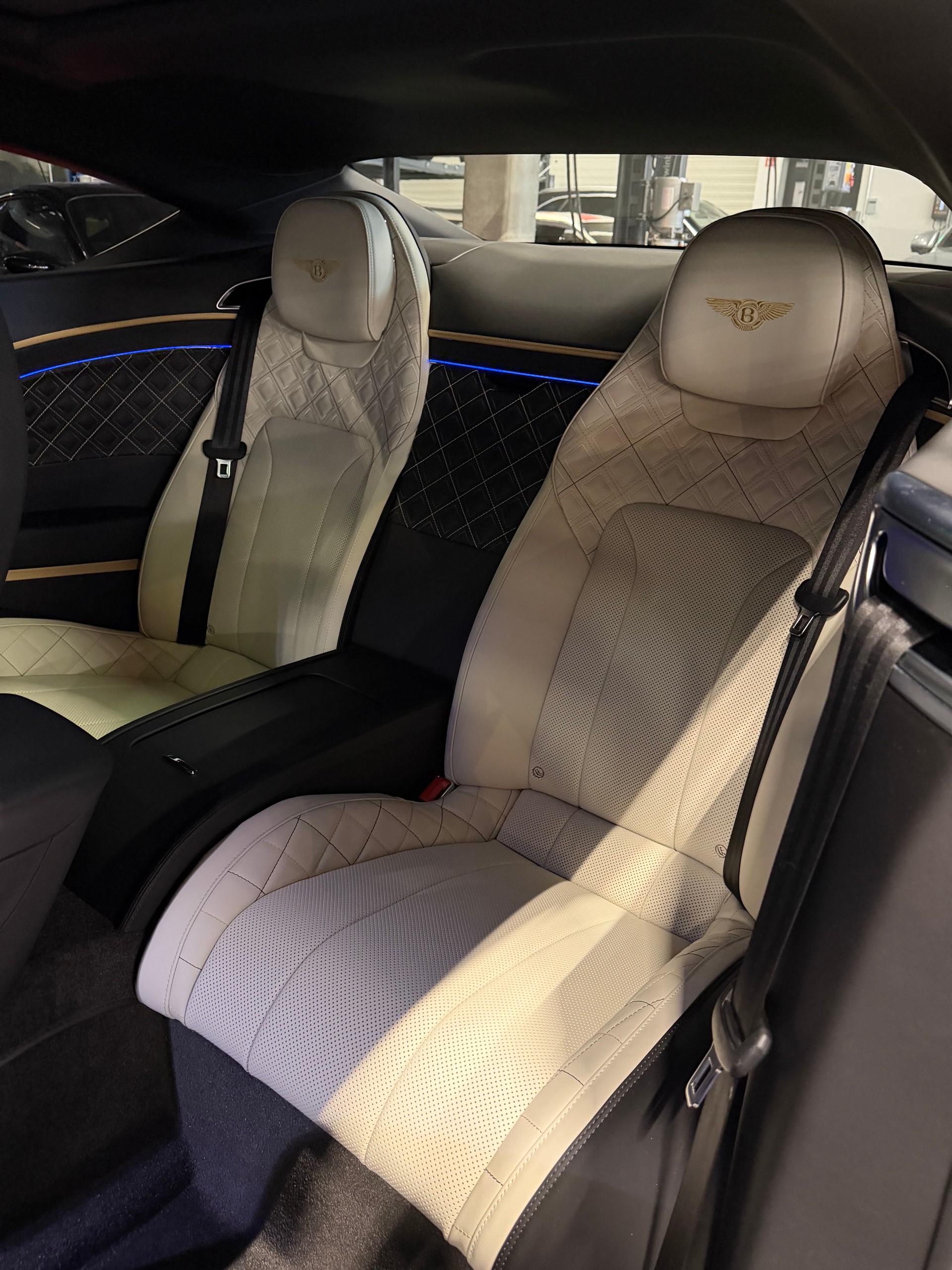 BENTLEY Continental GT 4.0 V8 Mulliner-image-10