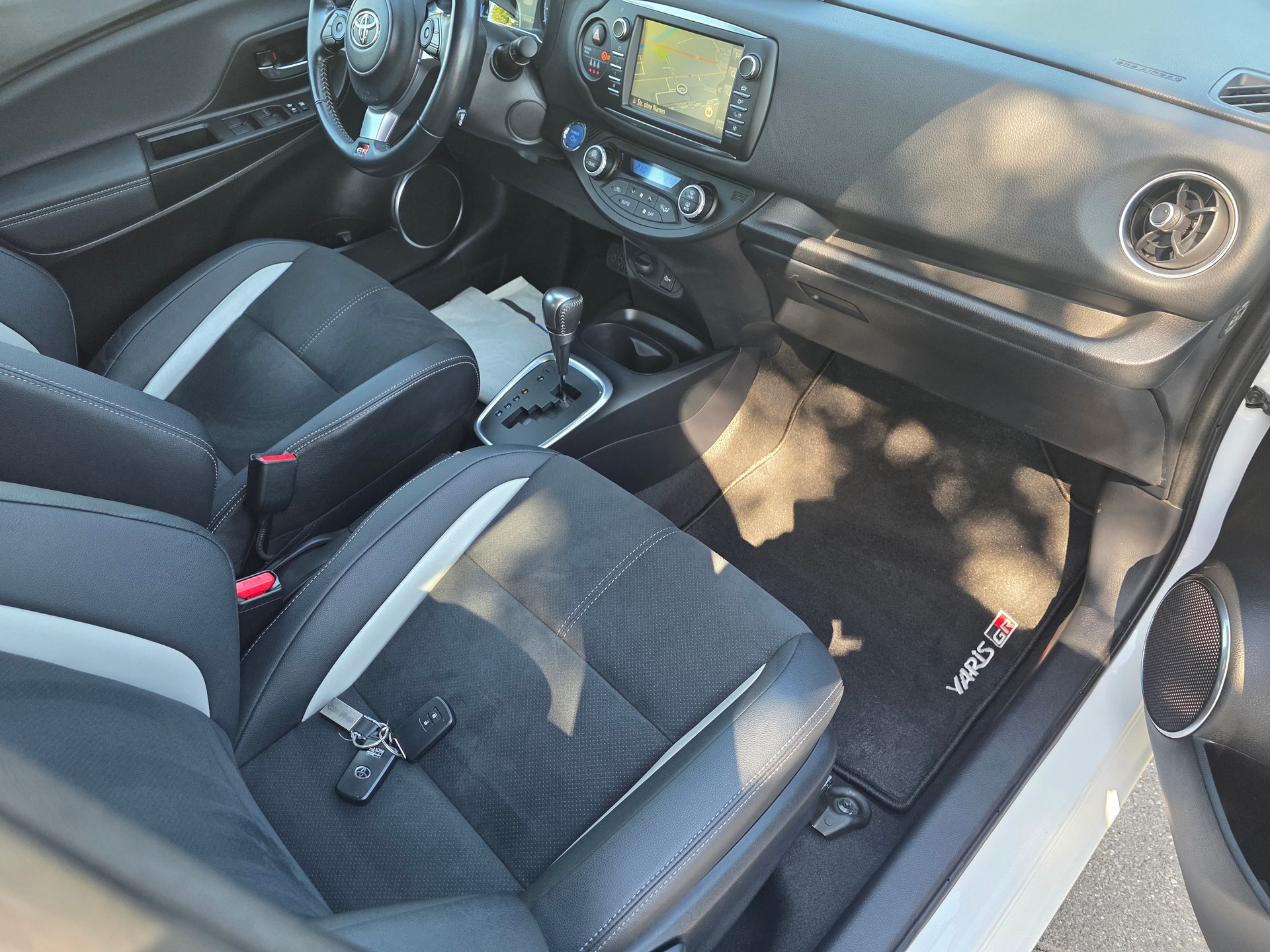 TOYOTA Yaris 1.5 VVT-i Hybrid GR-S e-CVT-image-15