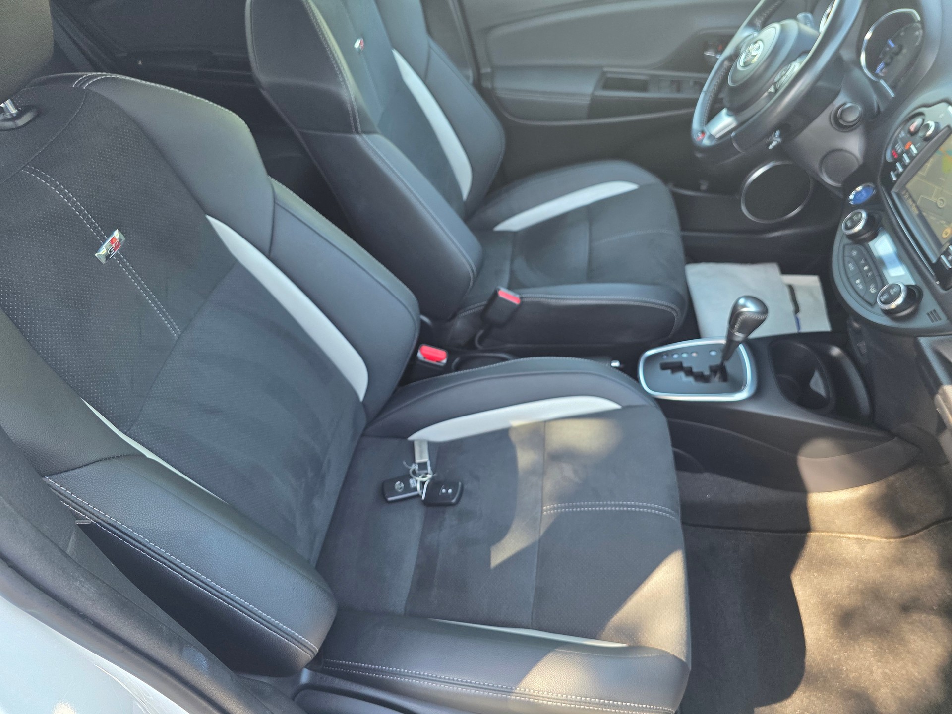 TOYOTA Yaris 1.5 VVT-i Hybrid GR-S e-CVT-image-16