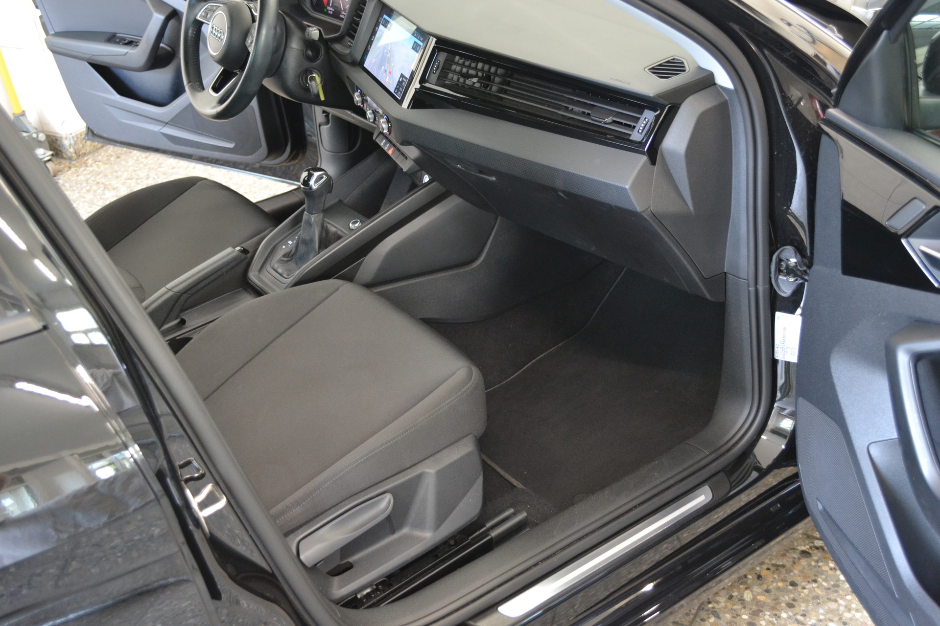 AUDI A1 Sportback 30 TFSI advanced S-tronic-image-11