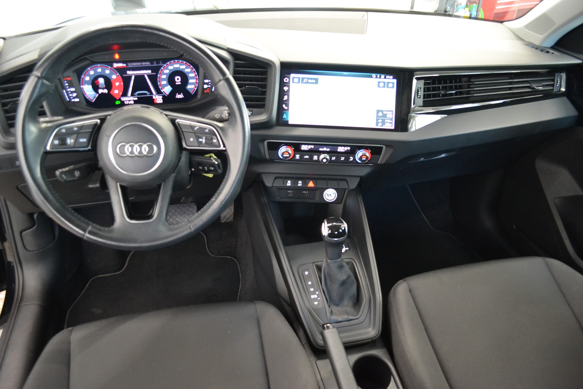 AUDI A1 Sportback 30 TFSI advanced S-tronic-image-12