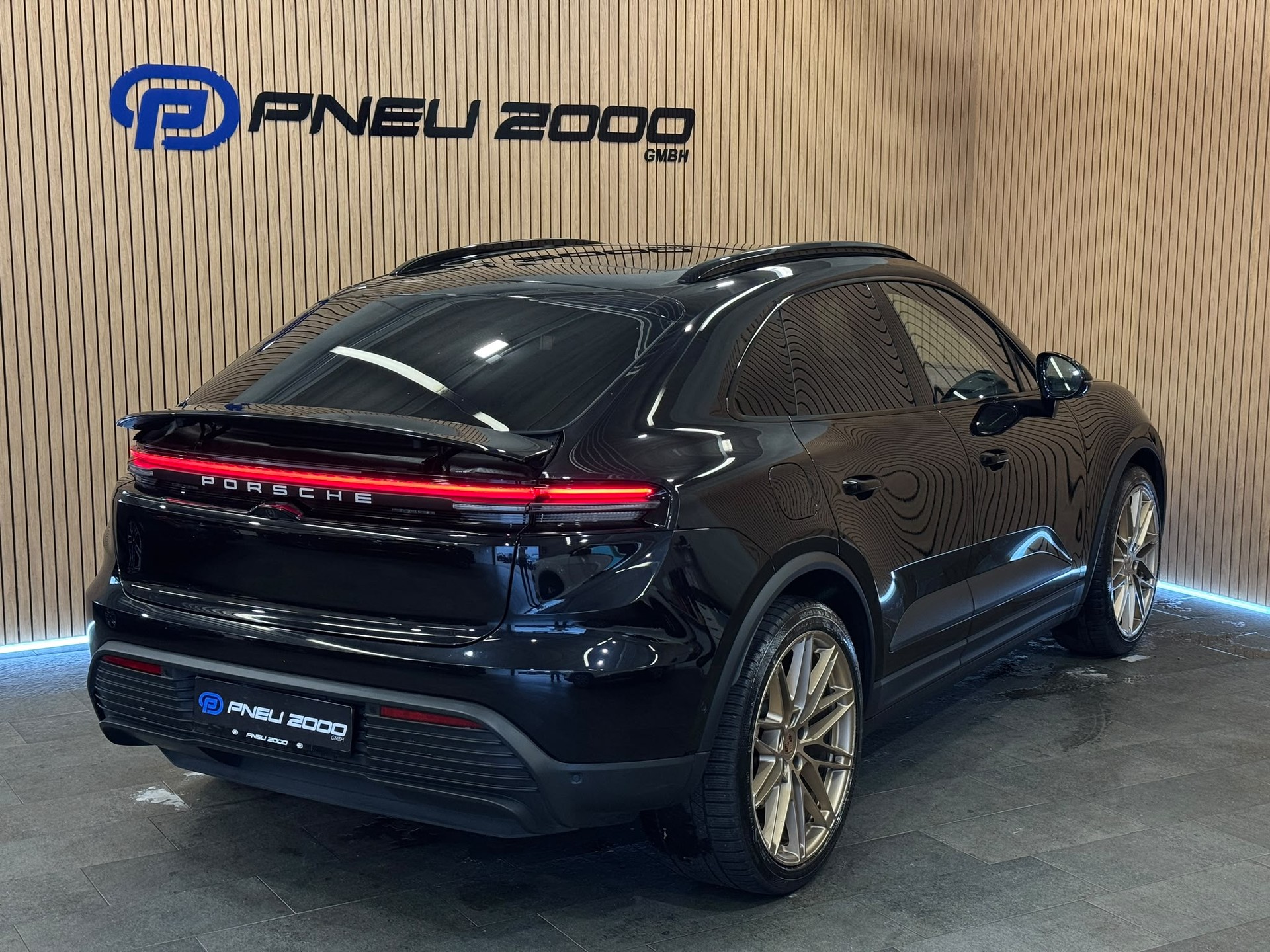 PORSCHE Macan 4 100kWh-image-5