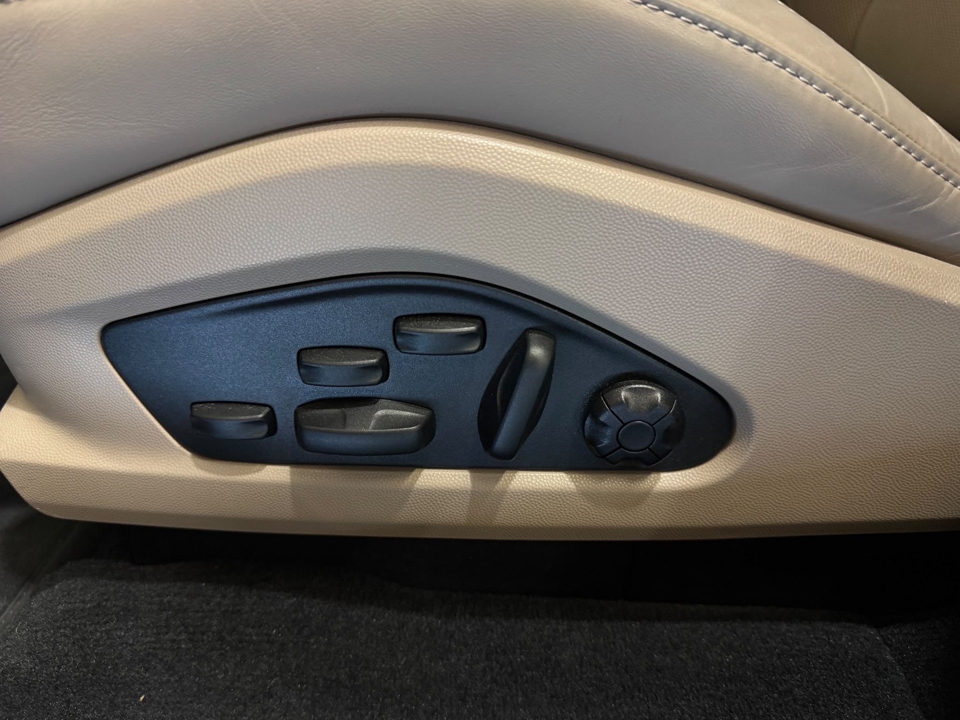 PORSCHE Macan 4 100kWh-image-29
