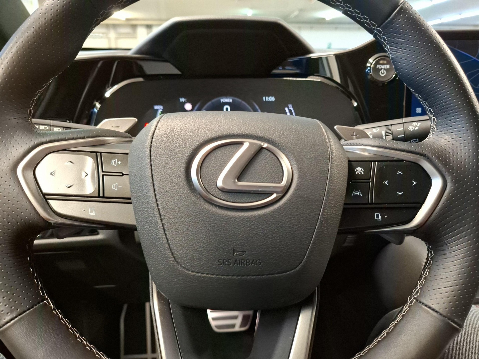 LEXUS NX 450h+ F-Sport-image-15