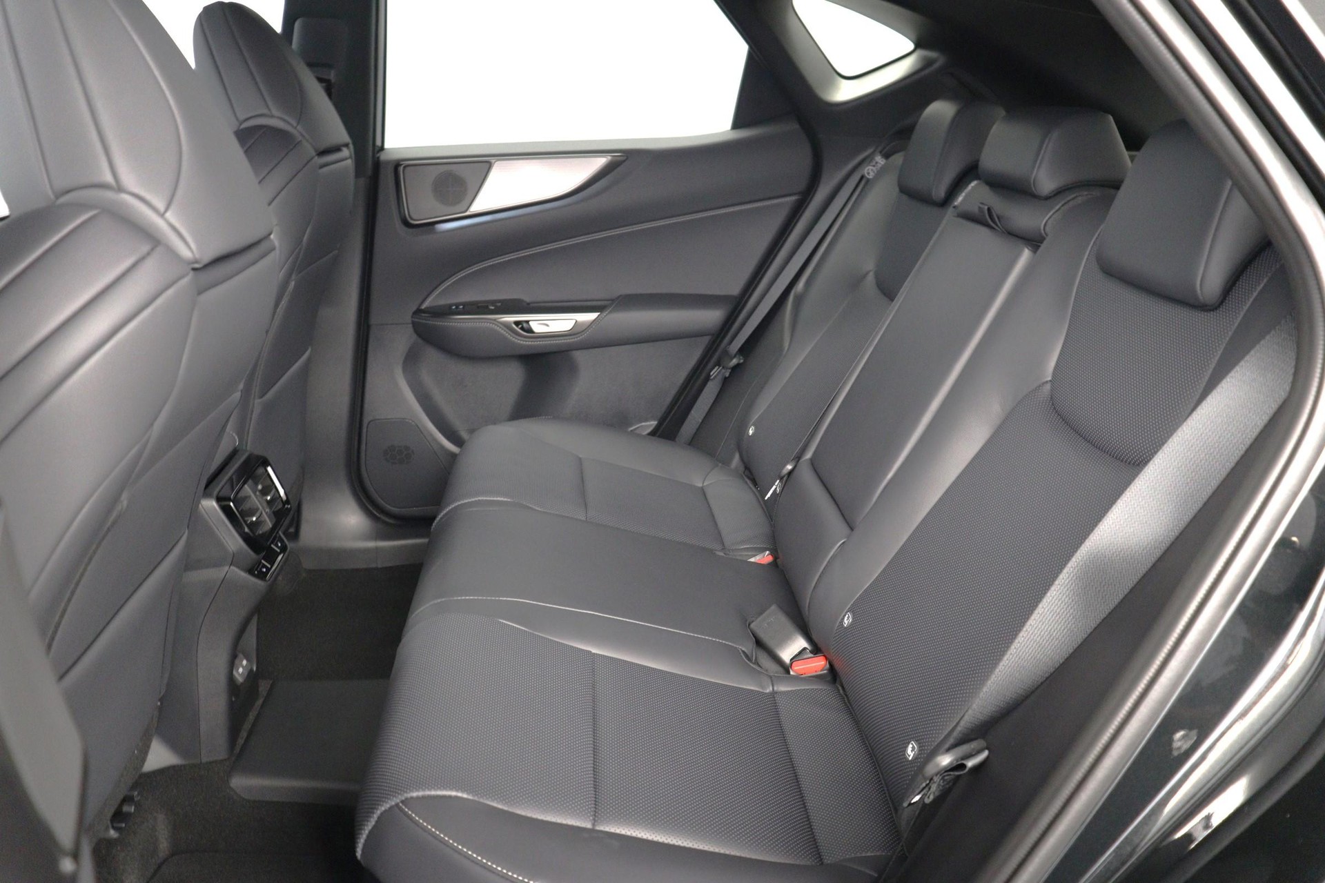 LEXUS NX 450h+ F-Sport-image-10