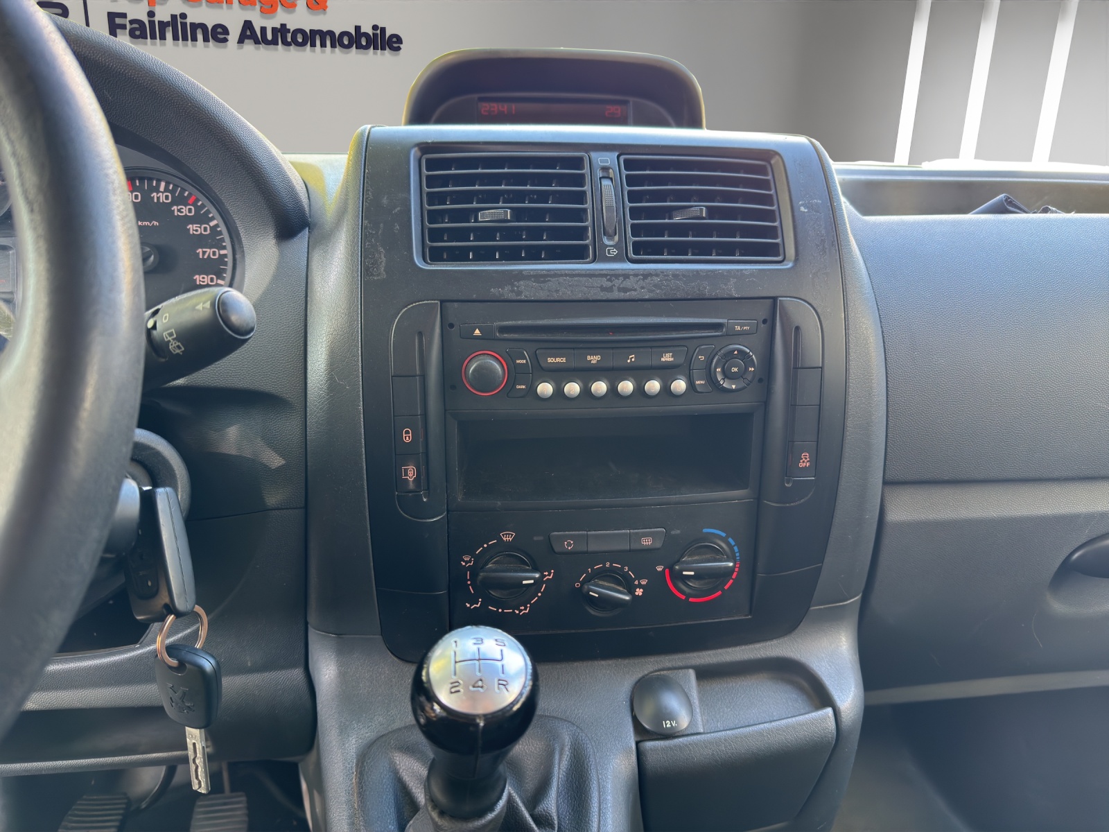 PEUGEOT Expert 1.6 HDi 227 L1H1-image-10