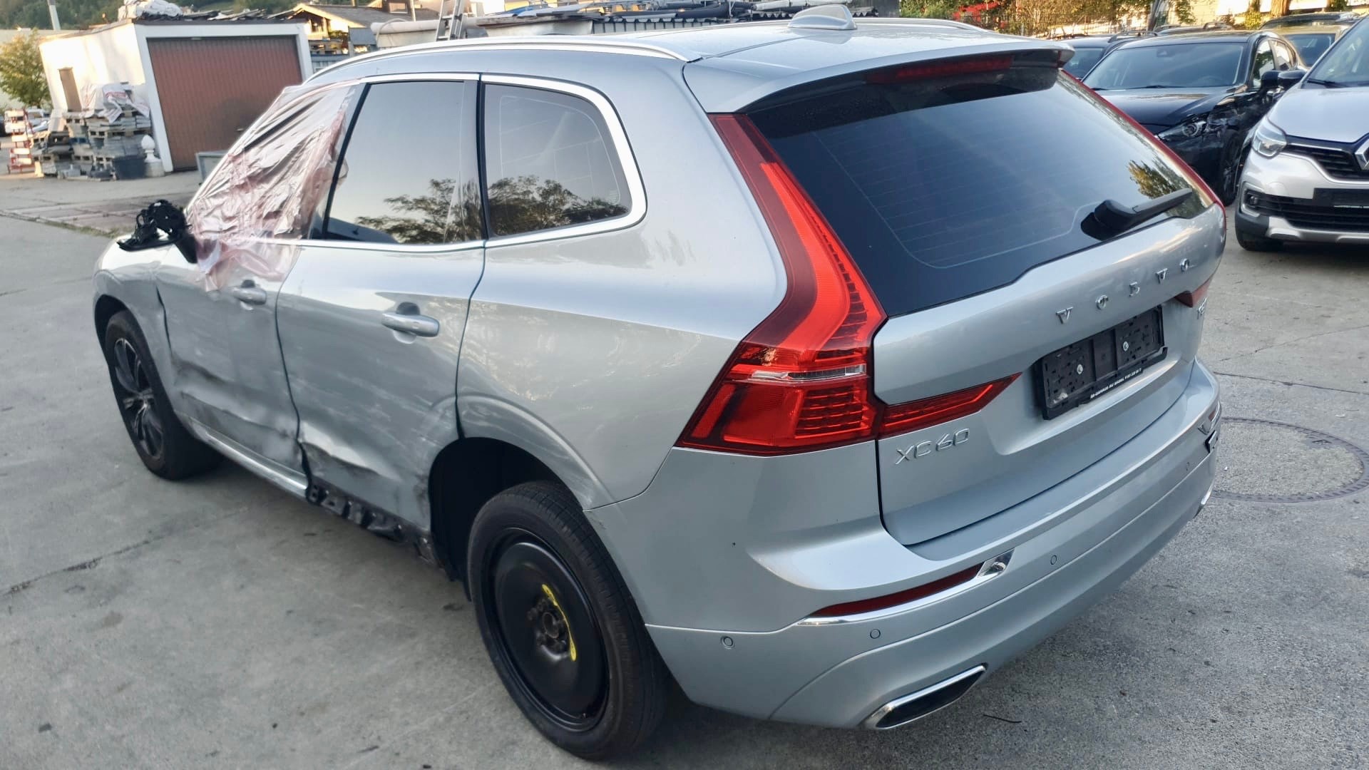 VOLVO XC60 T5 AWD Momentum Geartronic-image-3