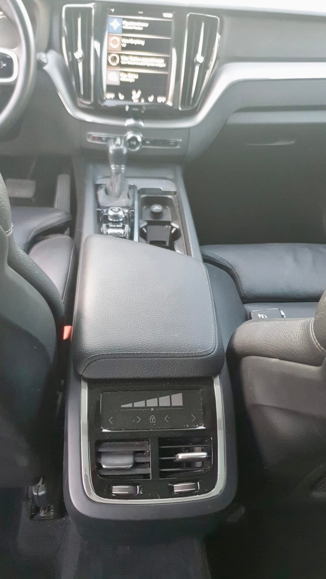 VOLVO XC60 T5 AWD Momentum Geartronic-image-11