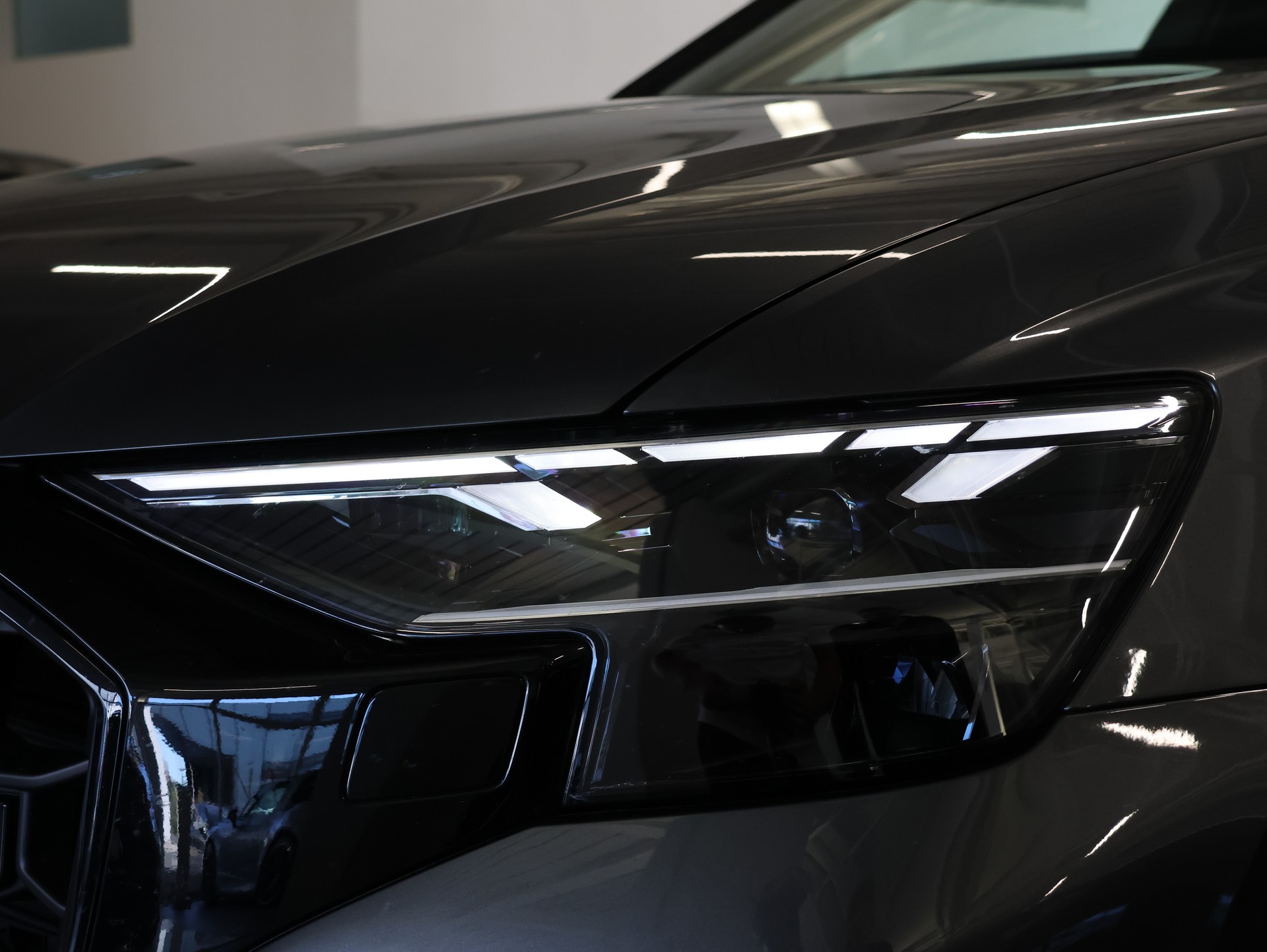 AUDI Q8 50 TDI quattro tiptronic *S-LINE*DAYTONGRAU-LACKIERUNG*-image-4