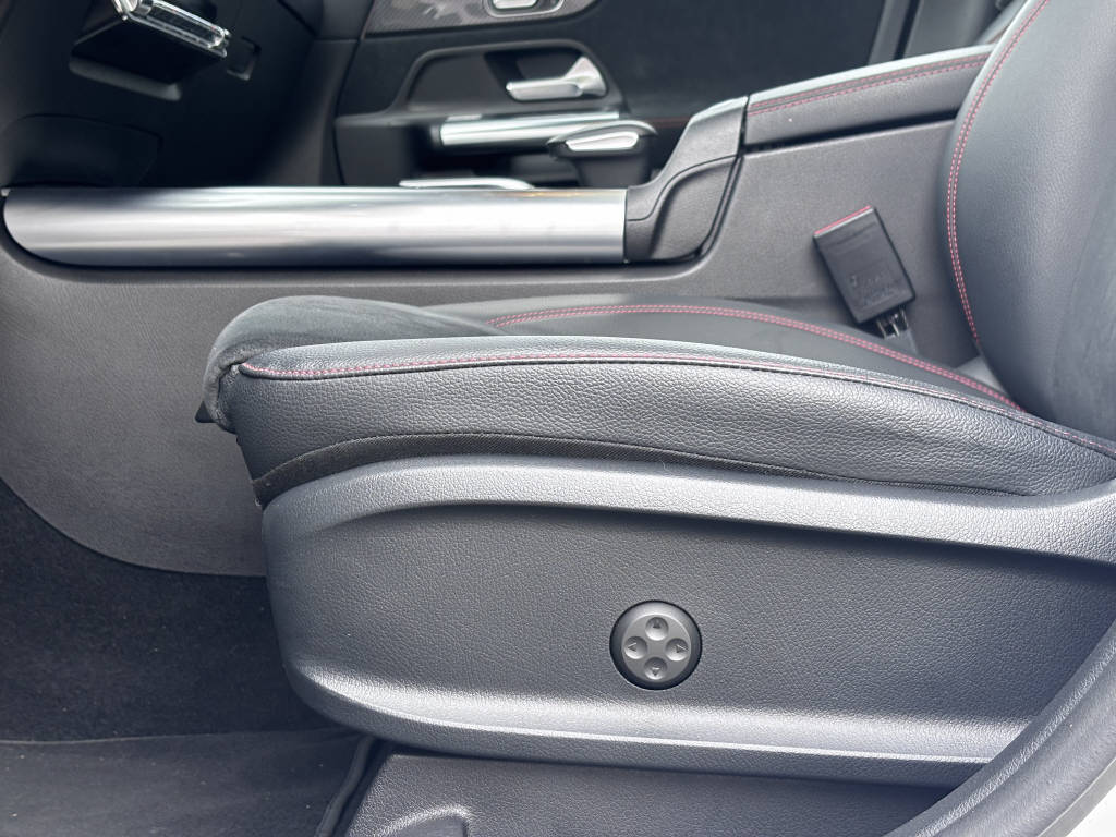 MERCEDES-BENZ GLA 250 e Style-image-20